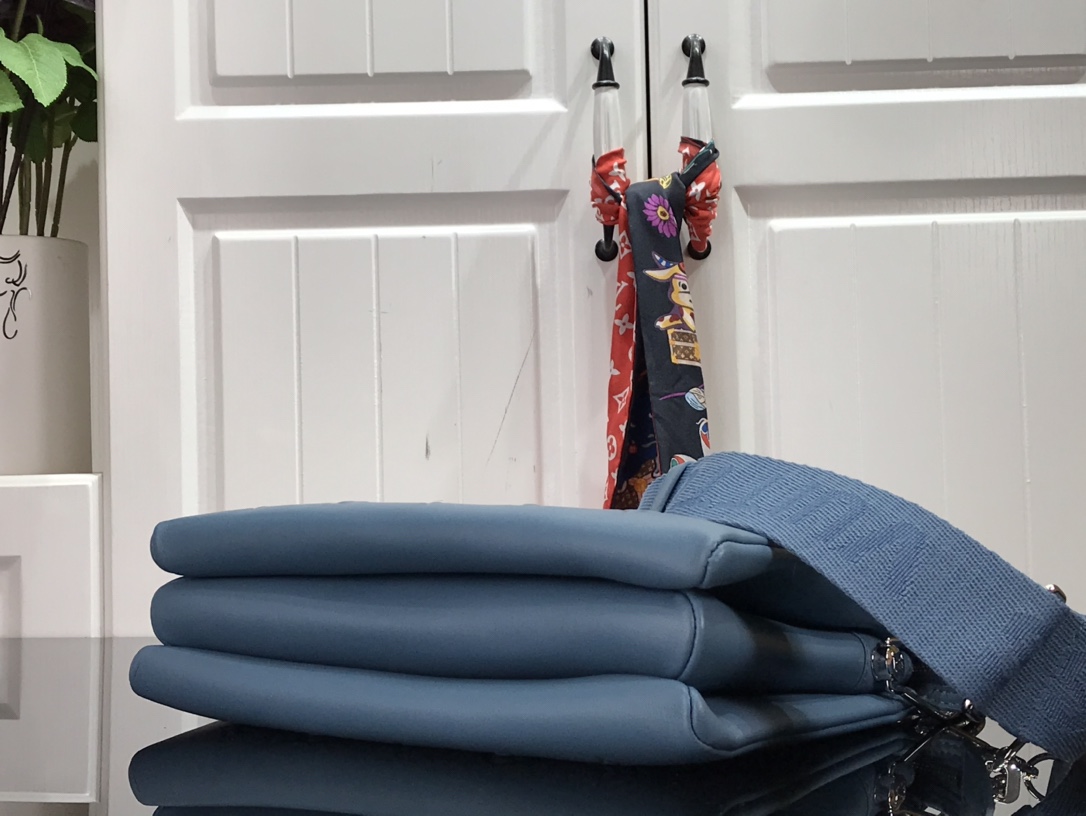 L*ouis V*uitton Top Bag 26*20*12cm