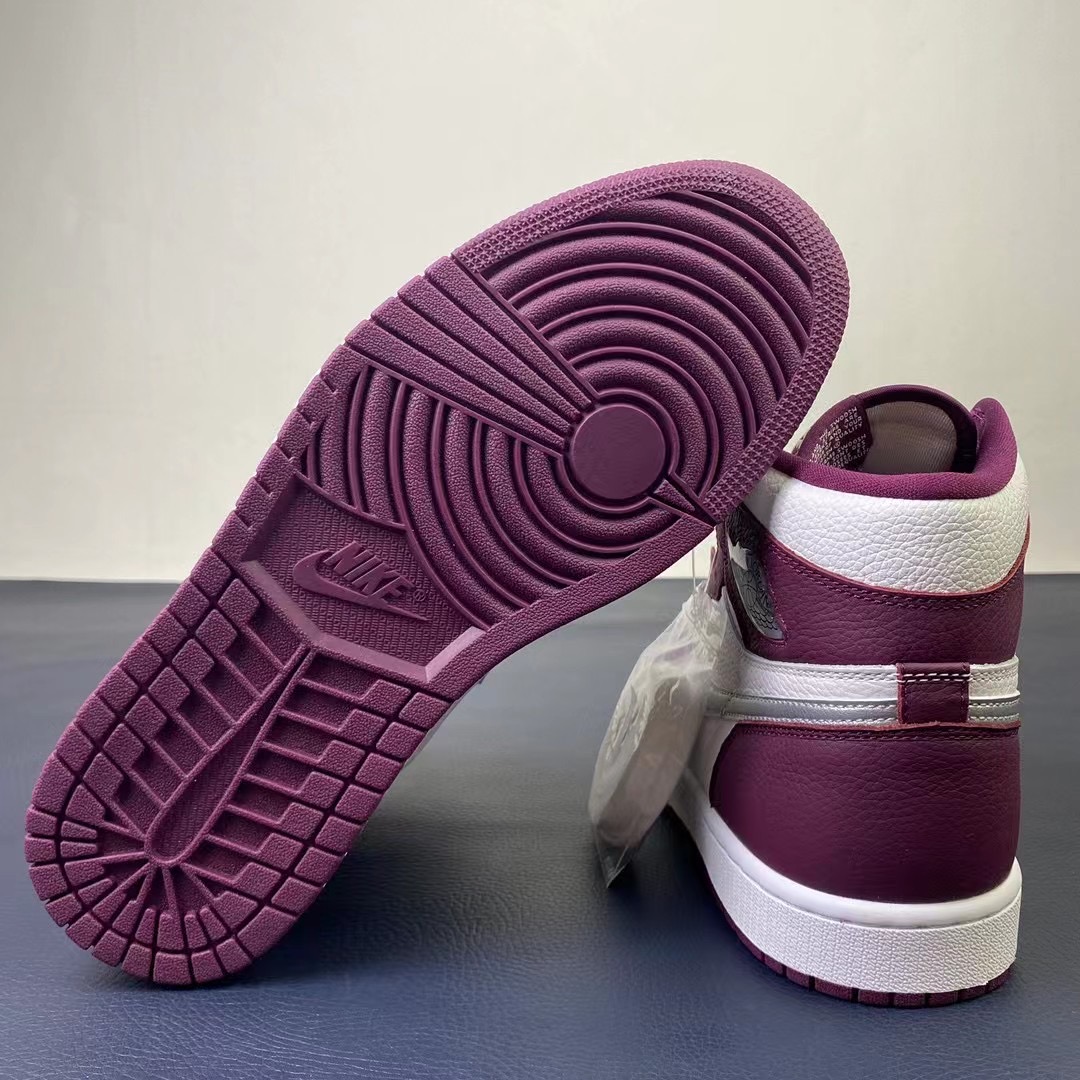 Air Jordan 1 High OG“ Bordeaux” 555088-611