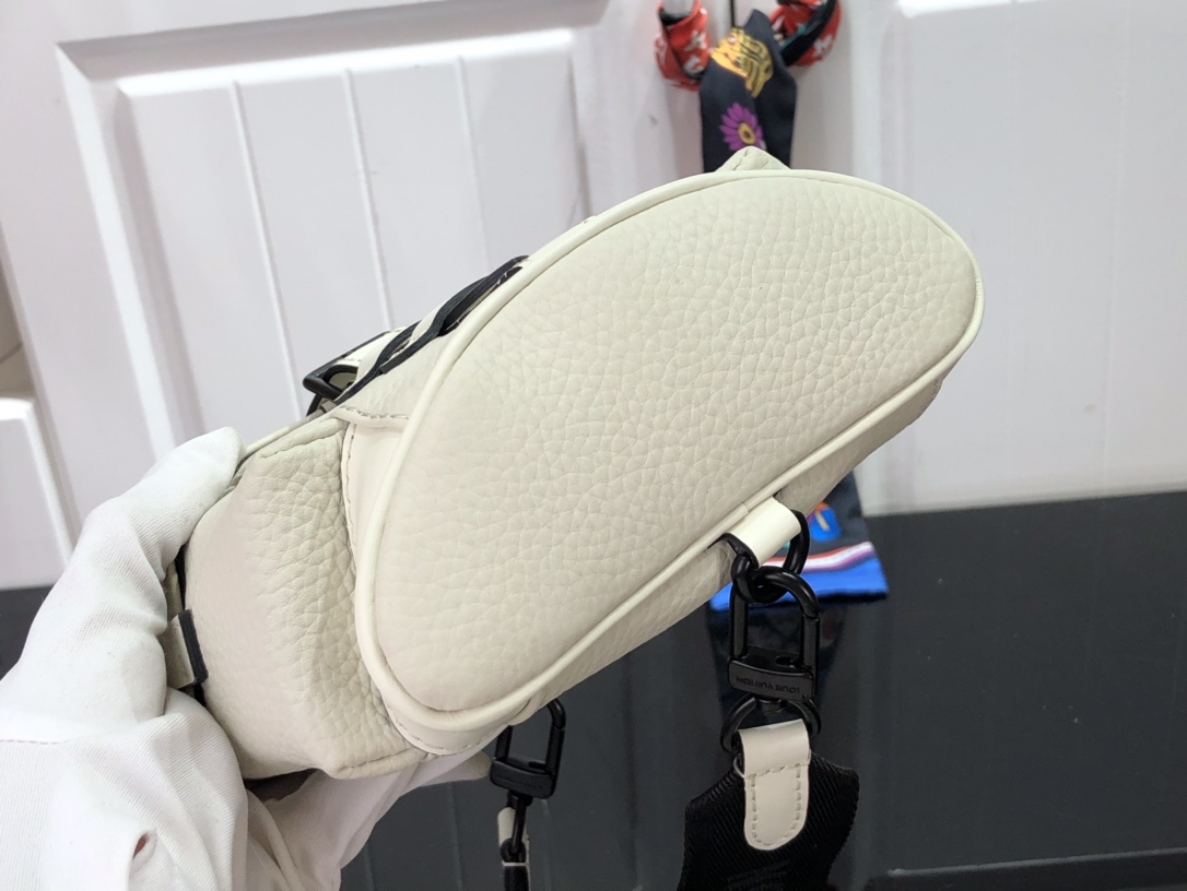 L*ouis V*uitton Top Bag 14*19.5*5cm