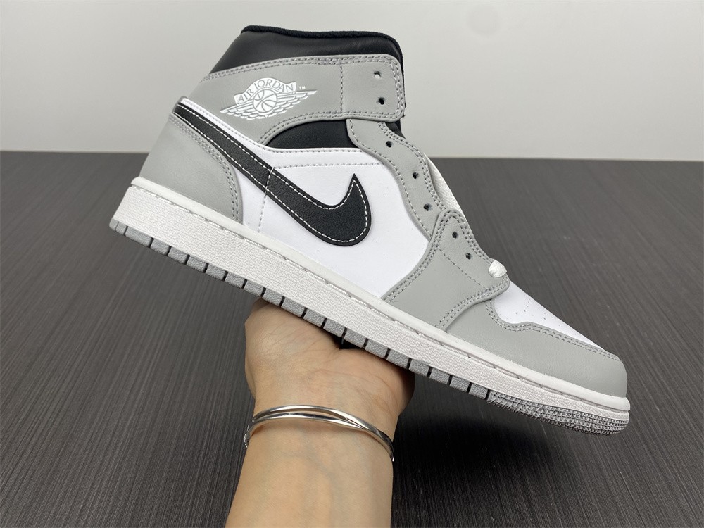 Air Jordan 1 Mid “Light Smoke Grey” 554724-078