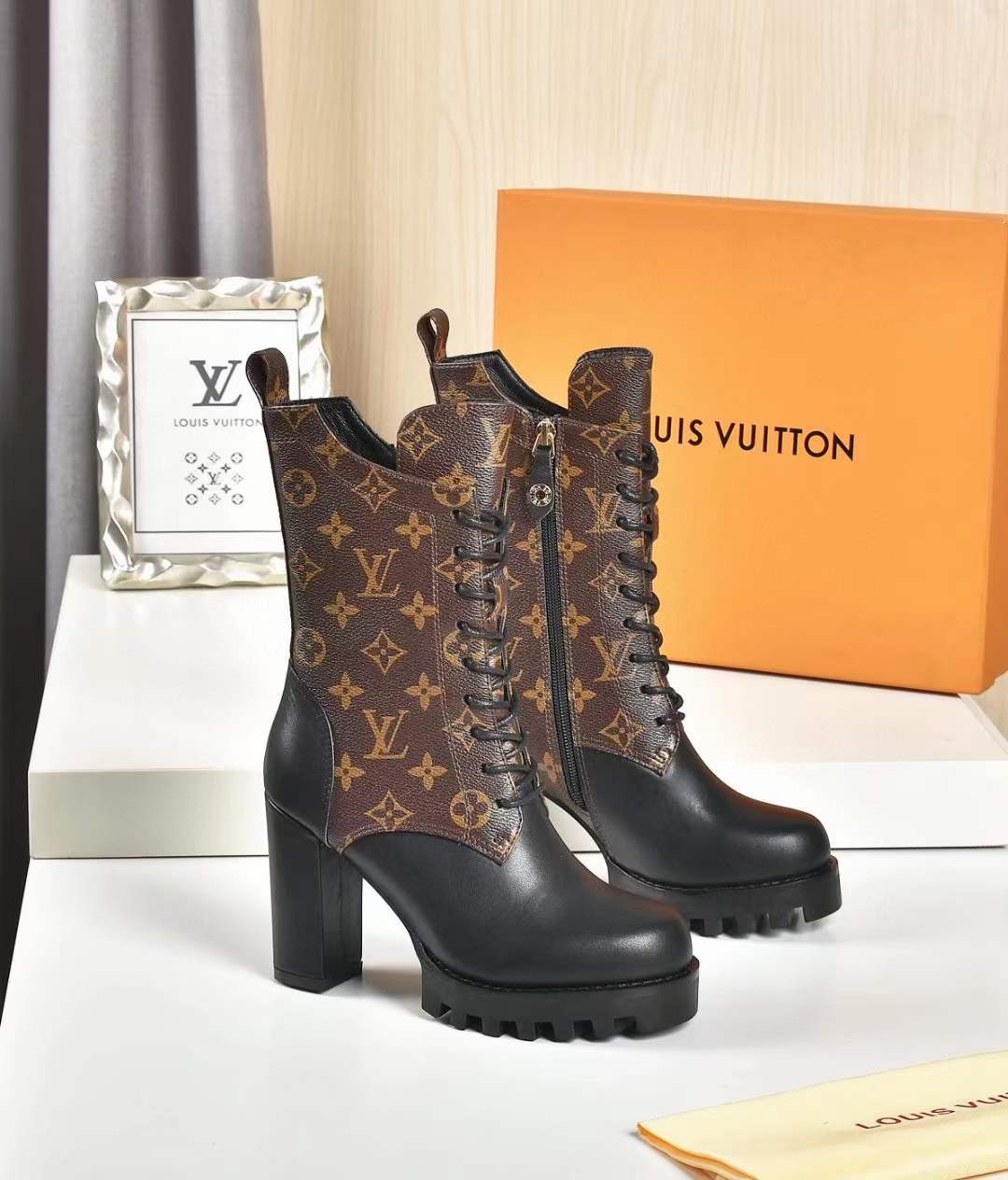 Women L*ouis V*uitton Top Sneaker