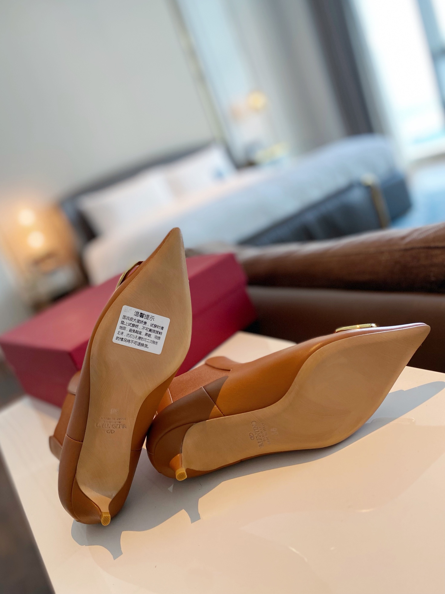 Women 𝑉*𝐴𝐿𝐸𝑁𝑇𝐼𝑁𝑂 Top Sneakers