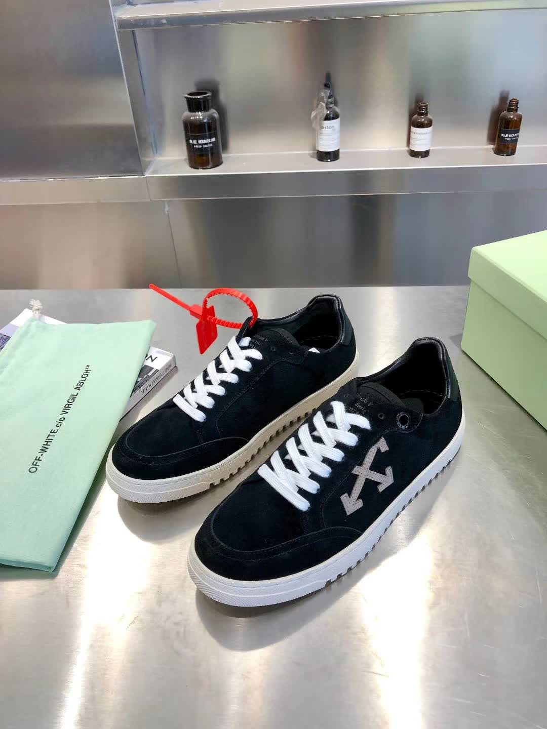 Men Women O*ff W*hite Sneaker