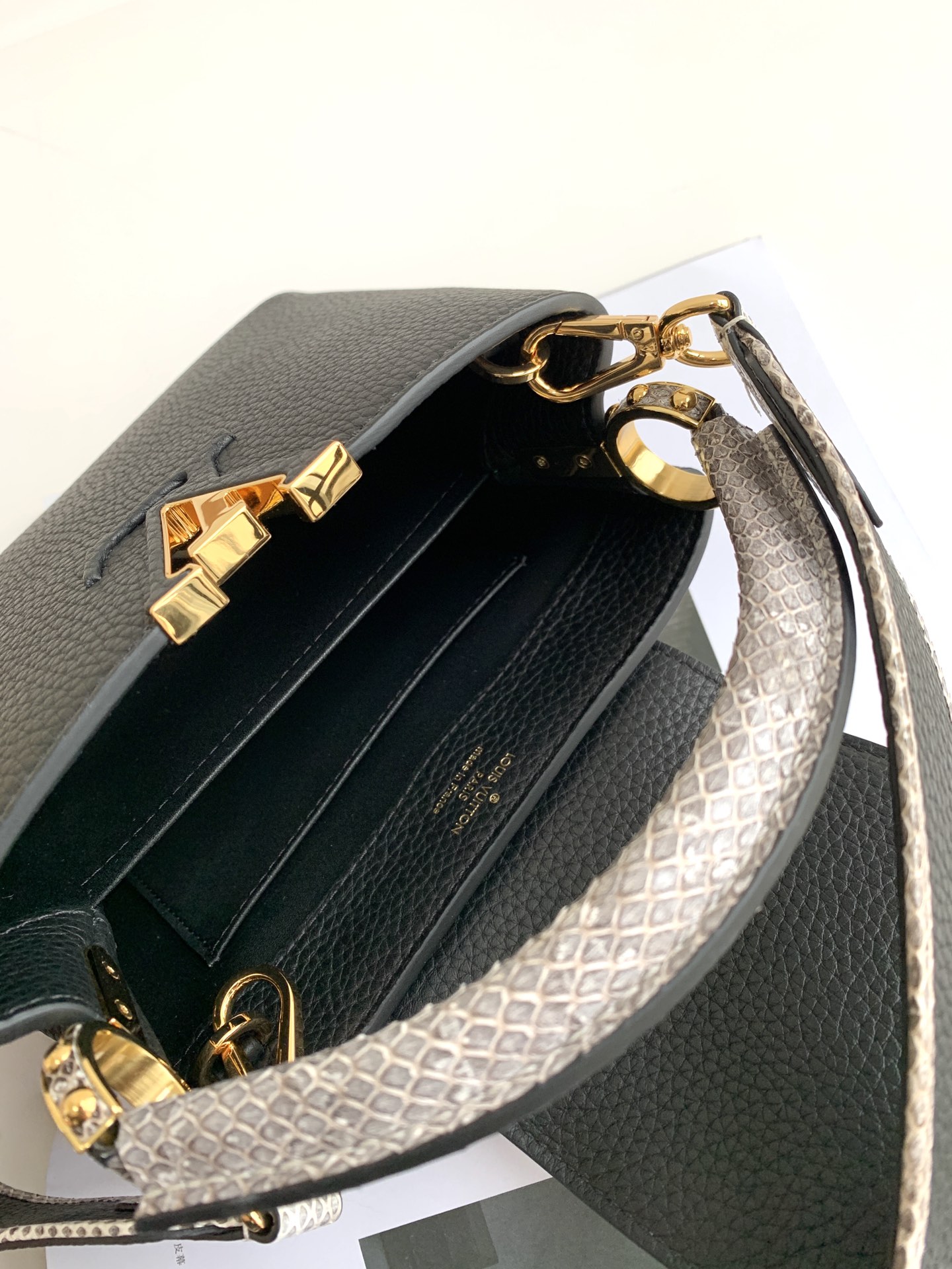 L*ouis V*uitton Top Bag 21x14x8cm