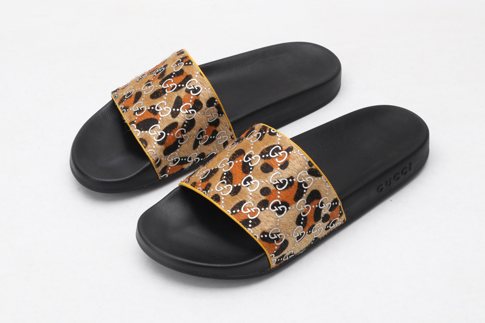 G*cci Sandals