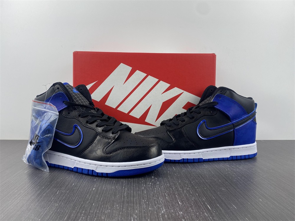 from NIKE DUNK HI RETRO SE DD3359-001