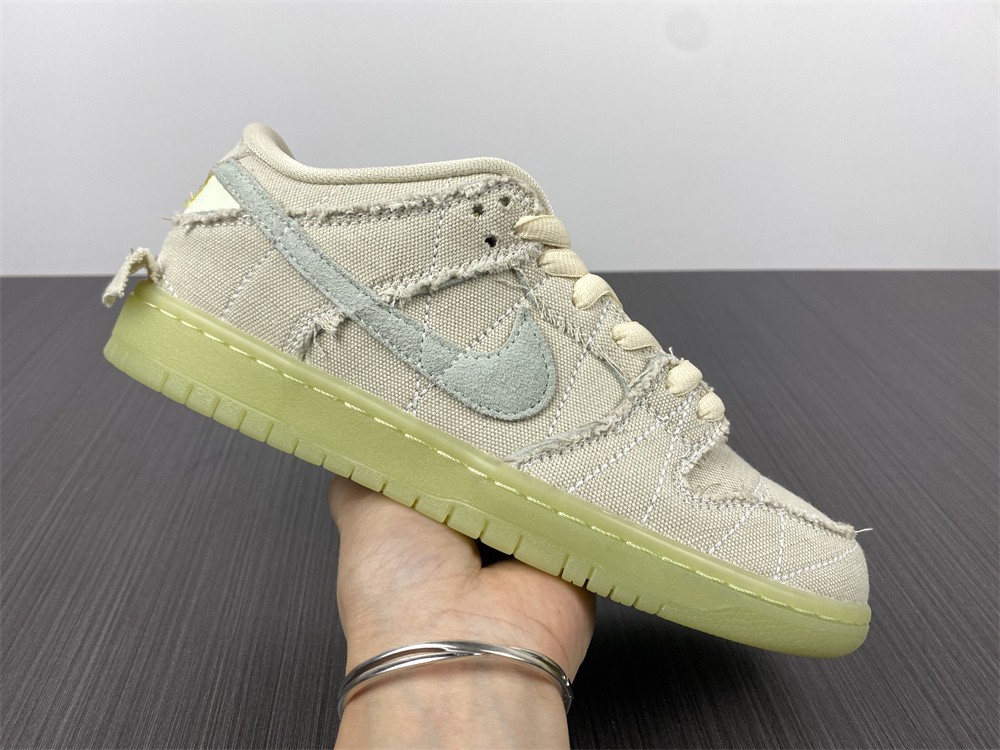 from Nike SB Dunk Low “Mummy DM0774-111