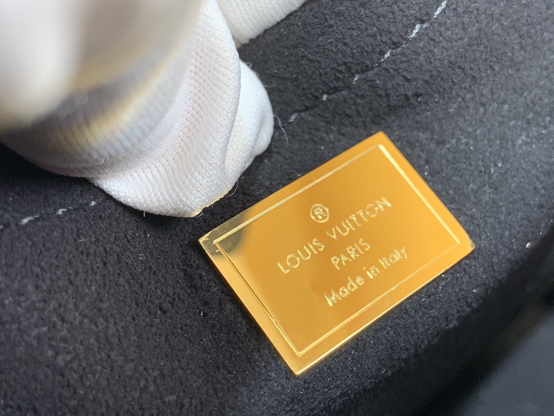 L*ouis V*uitton Top Bag 17*16*8.5cm