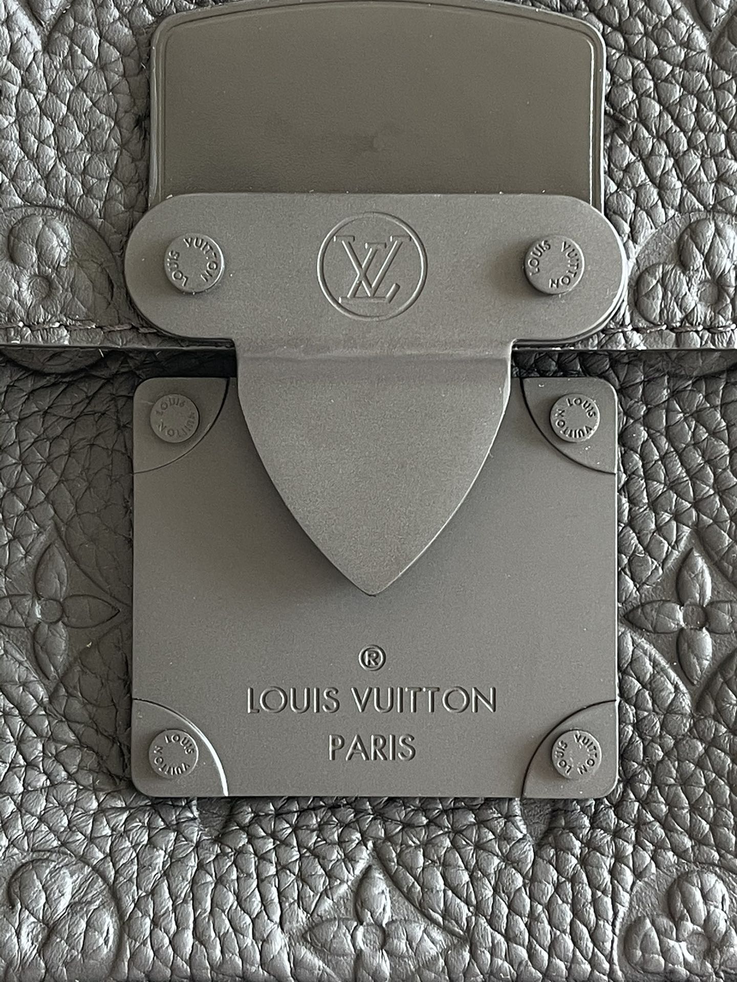 L*ouis V*uitton Bag Top Quality 22 x 18 x 8 CM