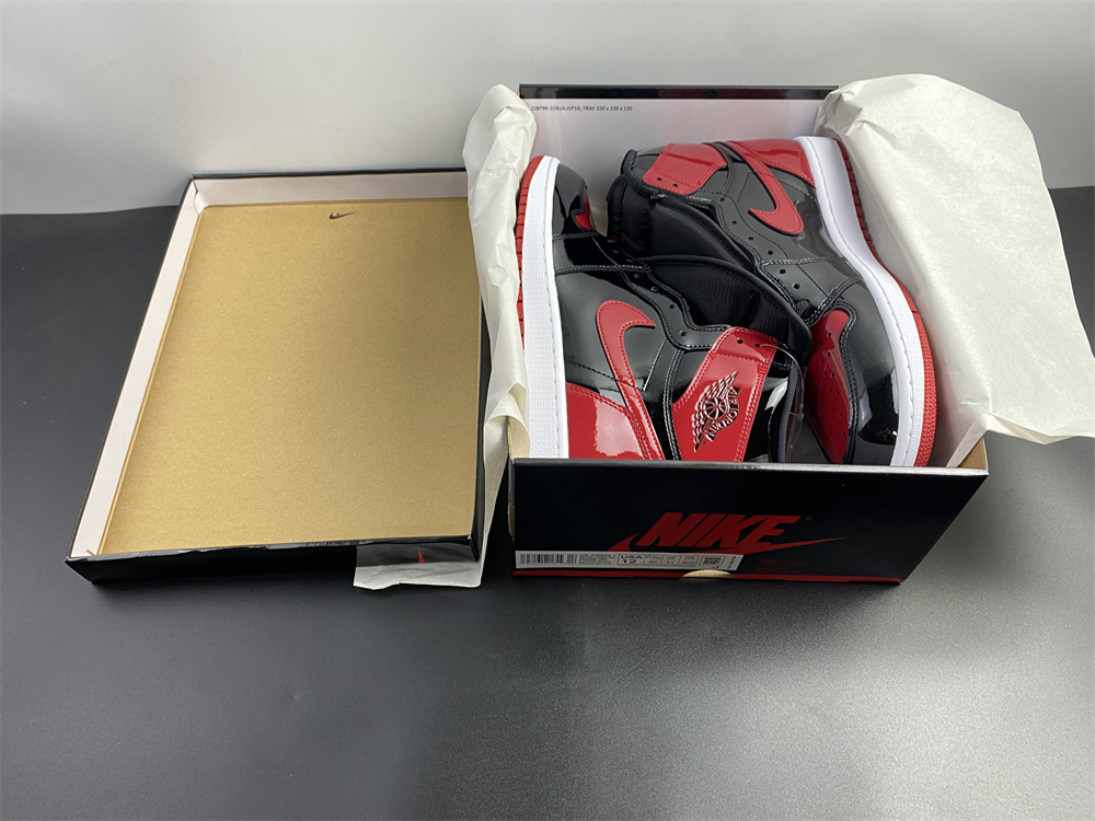 Air Jordan 1 High OG “Bred Patent” 555088-063