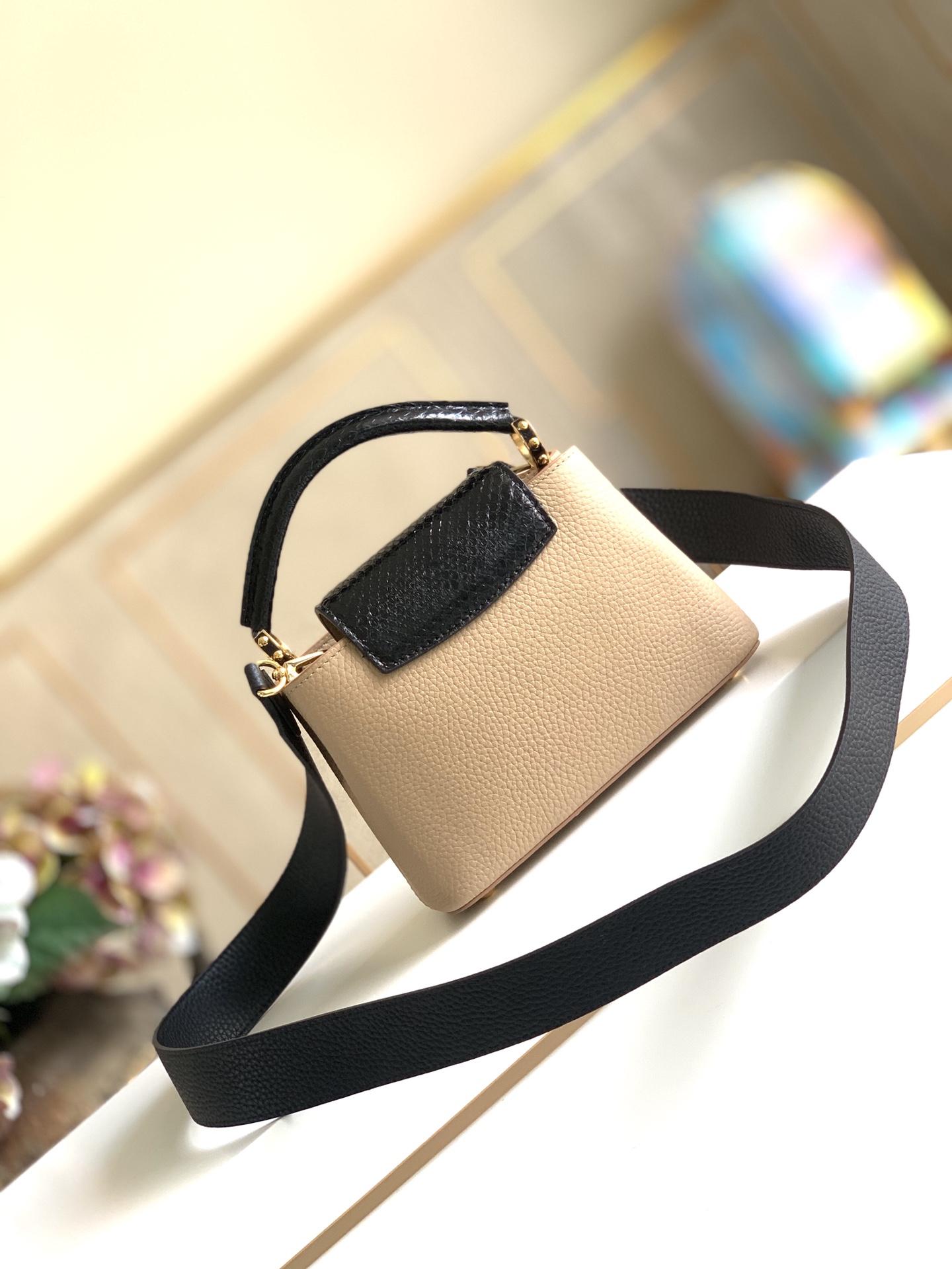 L*ouis V*uitton Top Bag 21x14x8cm