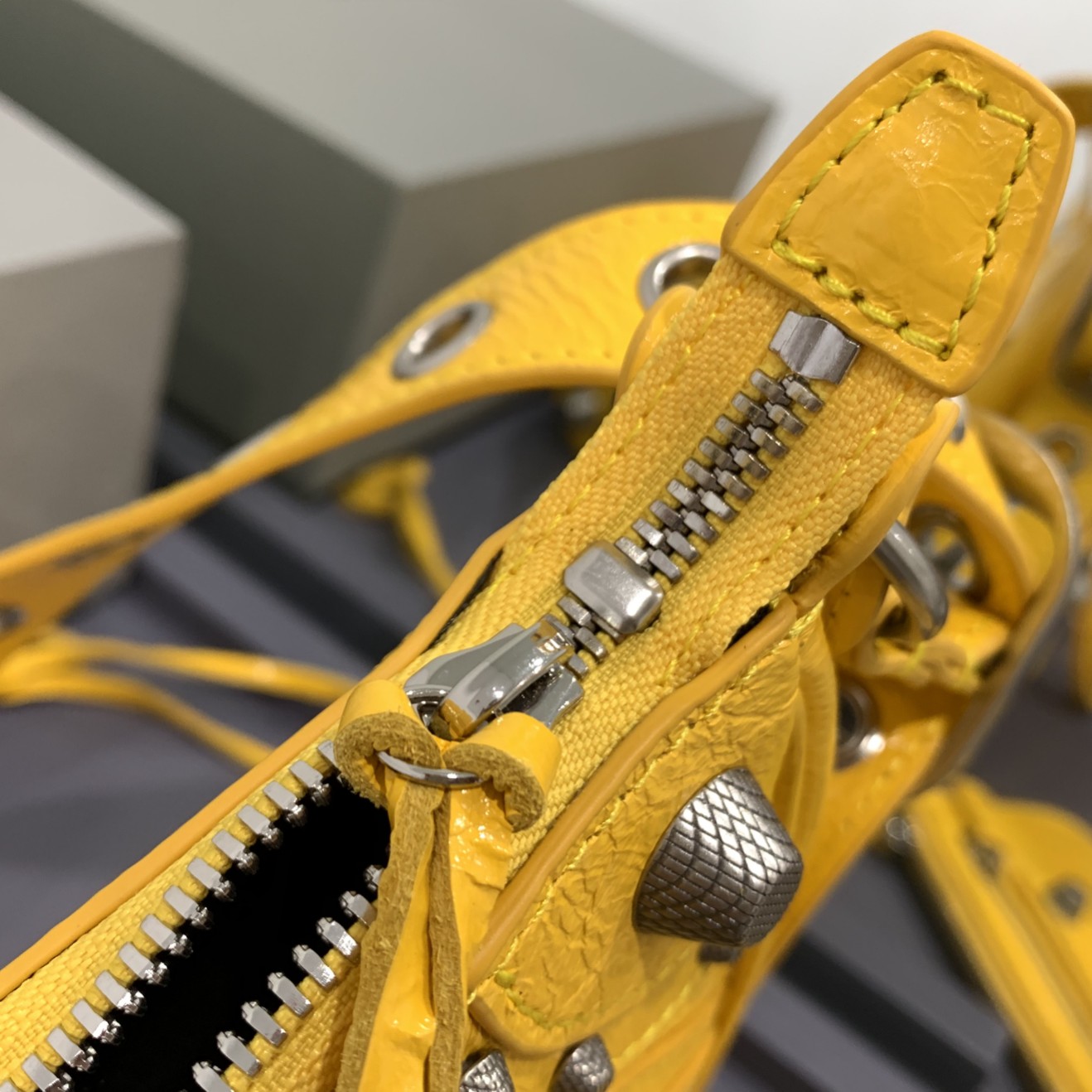 B*alenciaga Bag Top Quality 33x16x8.4cm