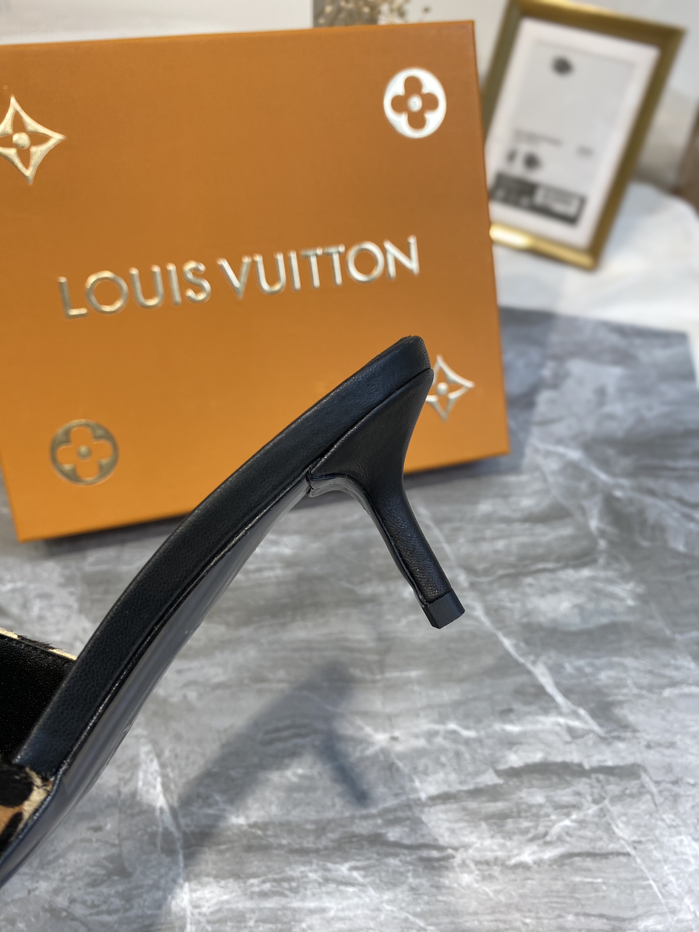 Women L*ouis V*uitton Top Sandals