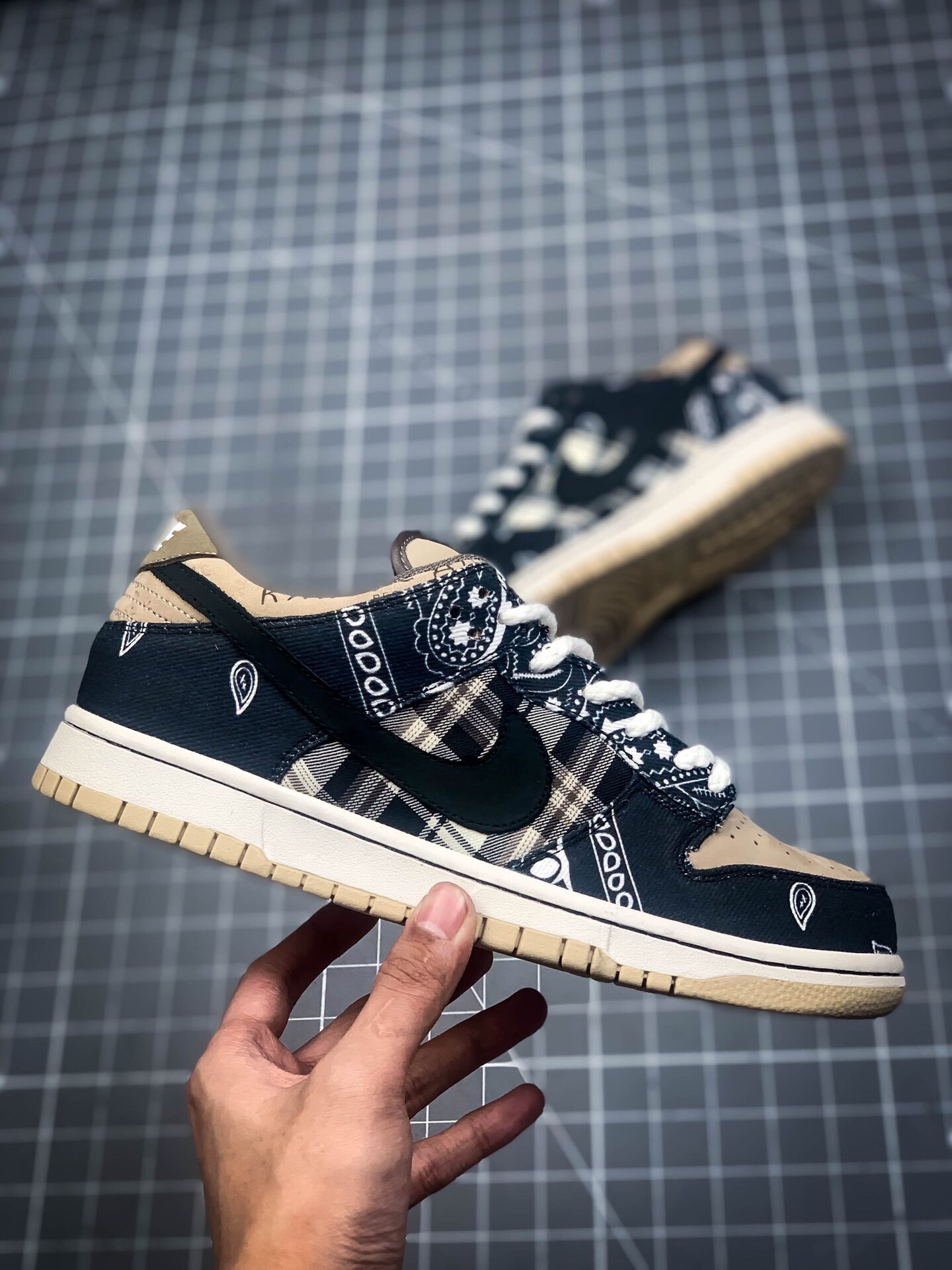 from NIKE 320sb travis scott × sb dunk