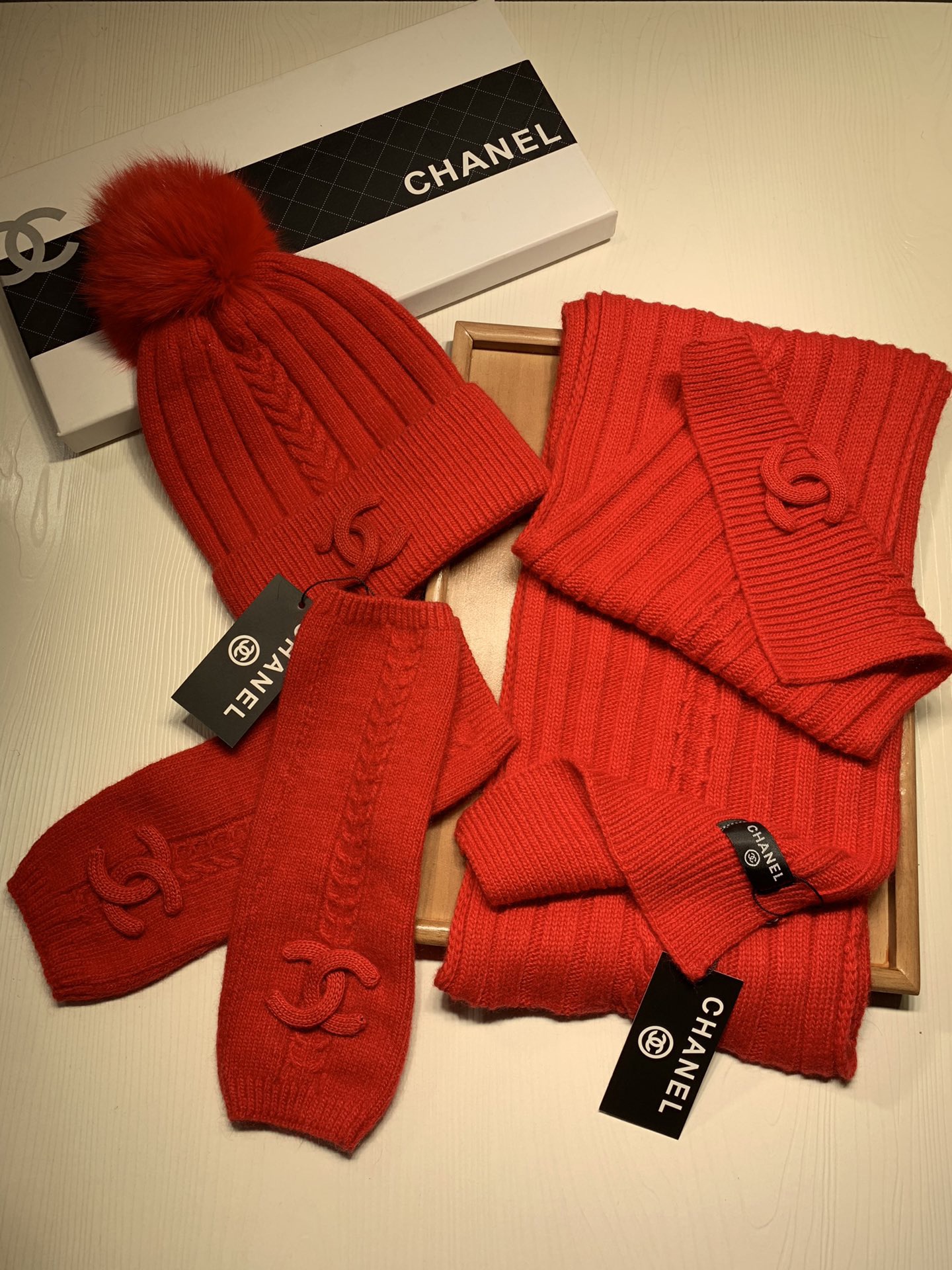 Women Men Hat+Gloves+The scarf C*hanel