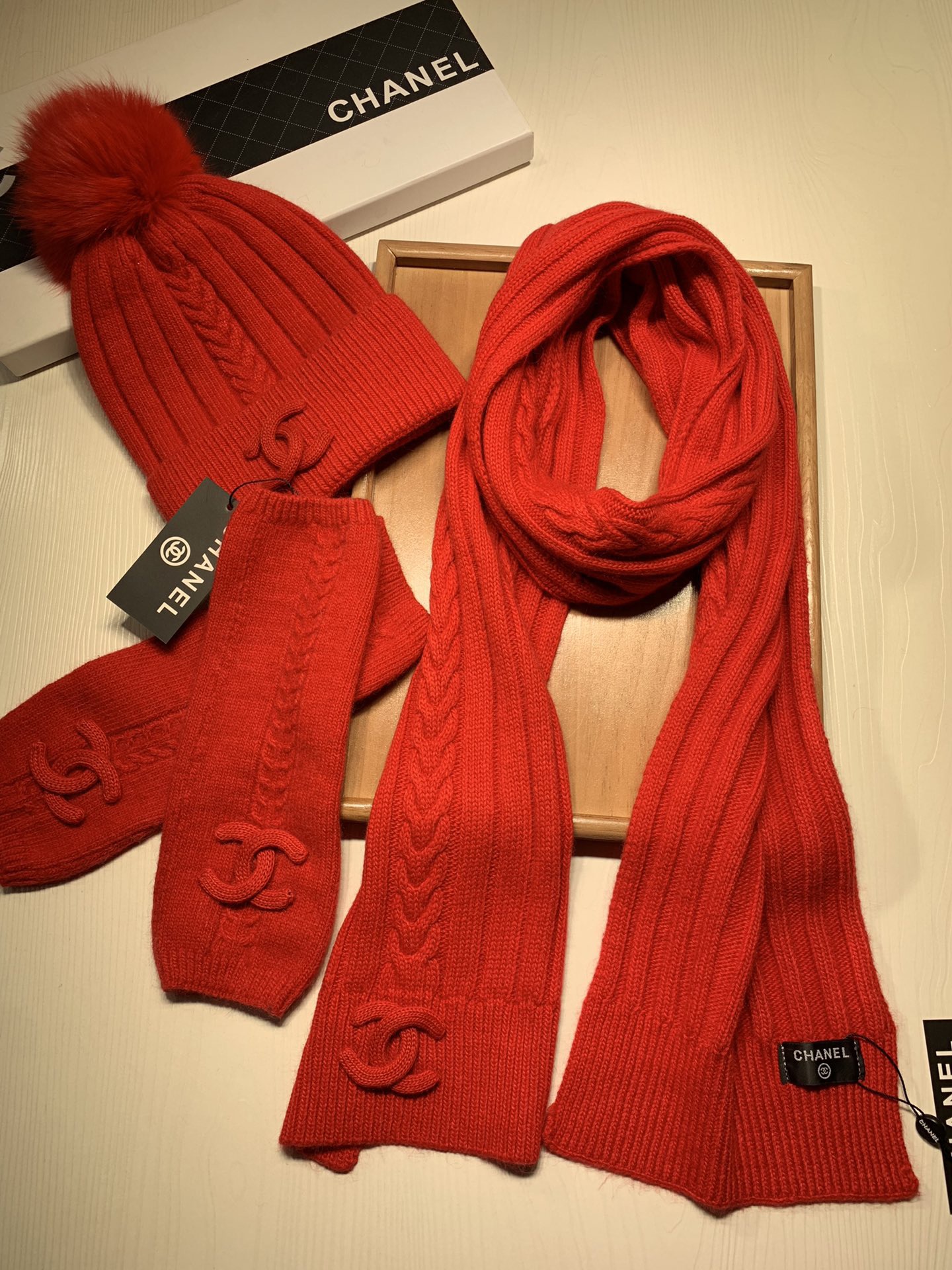 Women Men Hat+Gloves+The scarf C*hanel