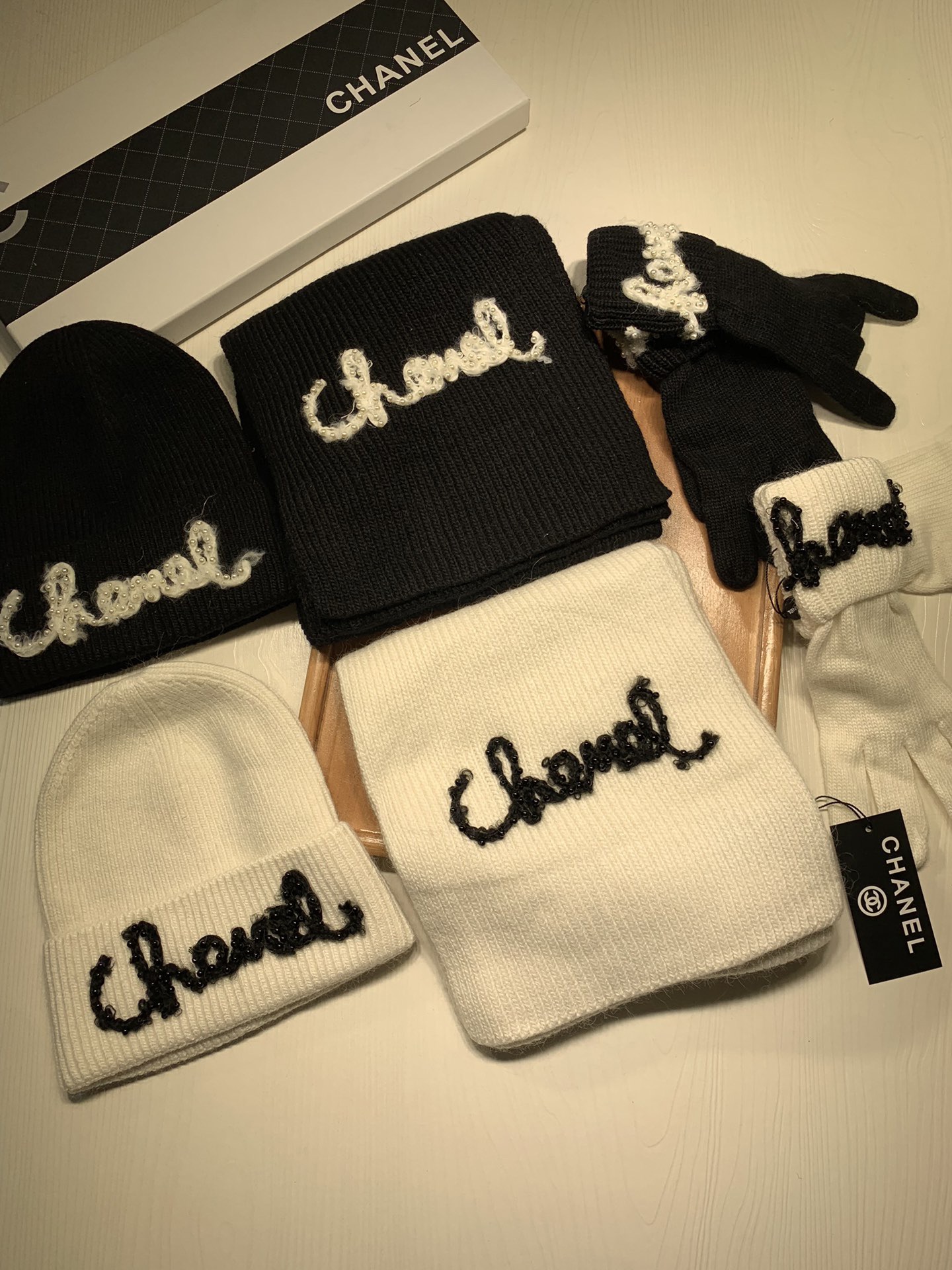 Copy Women Men Hat+Gloves+The scarf C*hanel