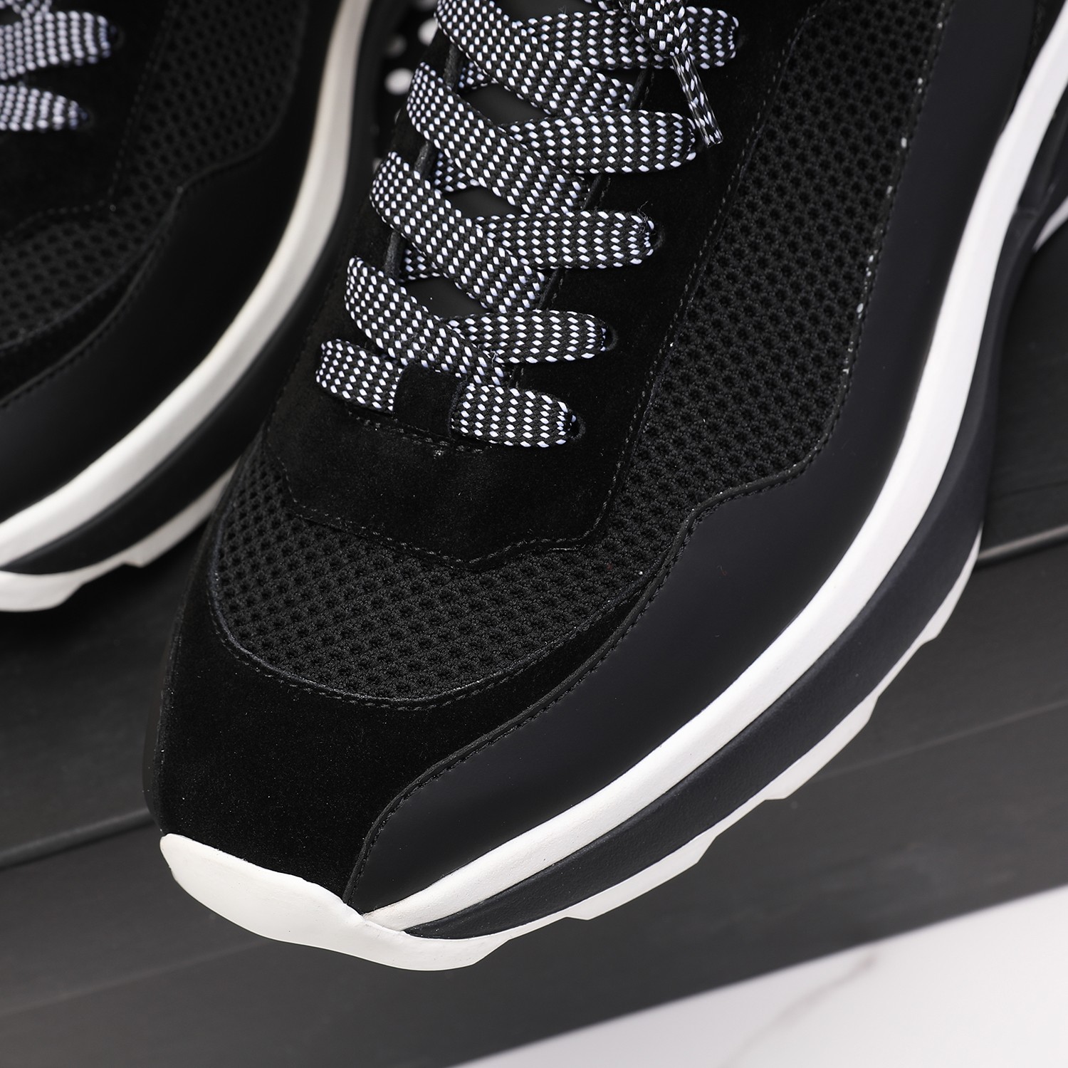 Men O*ff W*hite Top Sneakers