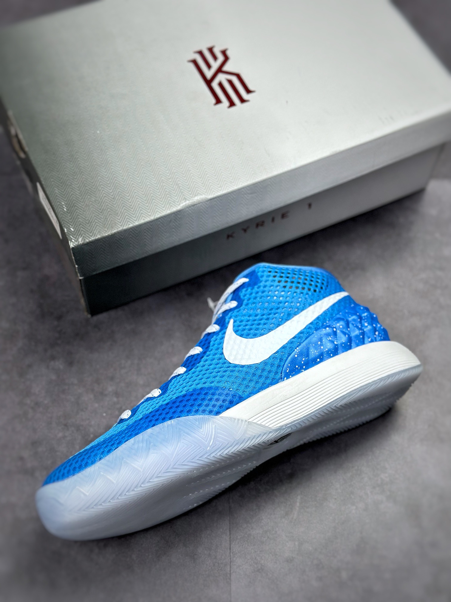 NIKE Kyrie 1
