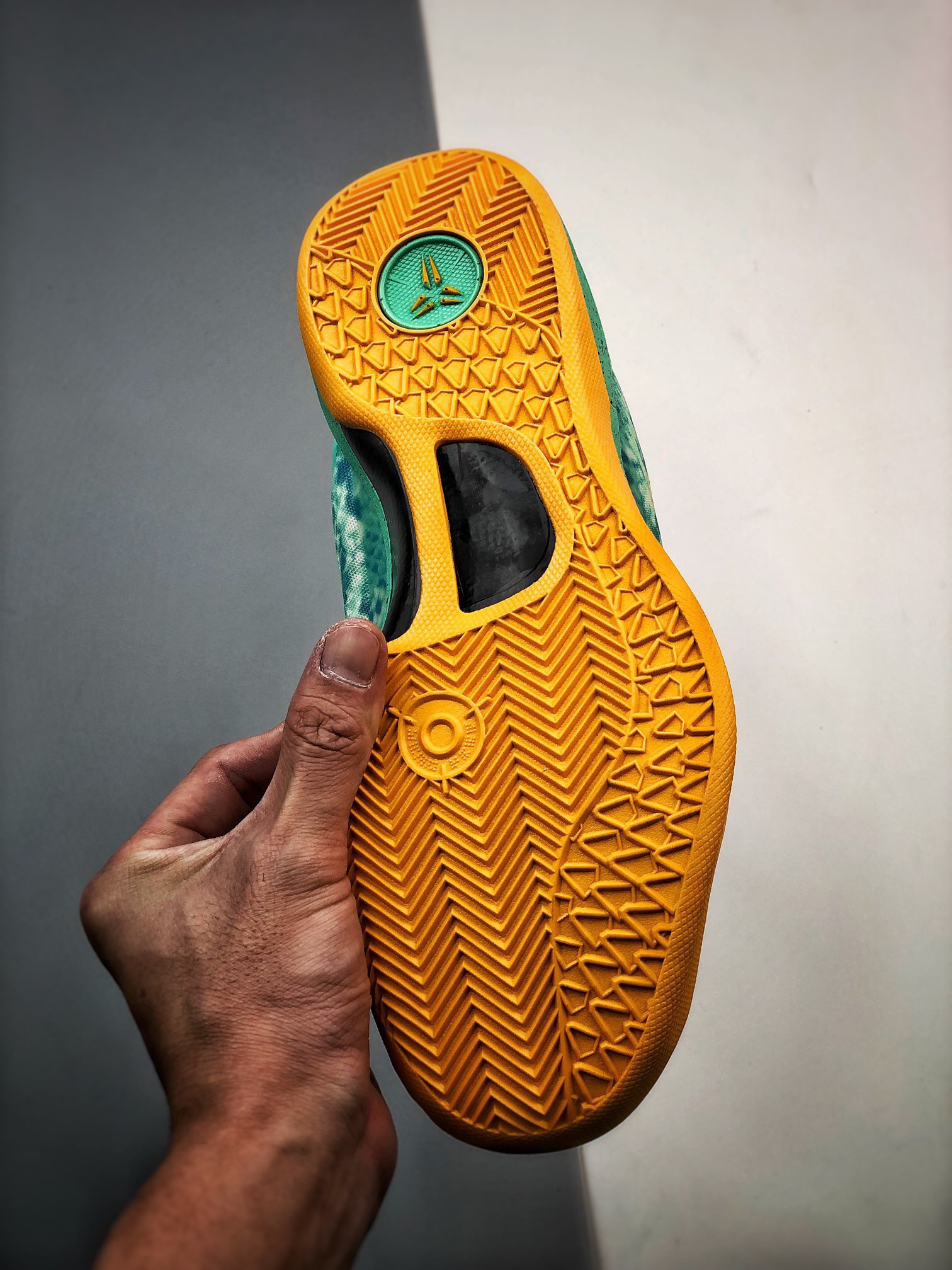 NIKE Kobe 8 green glow