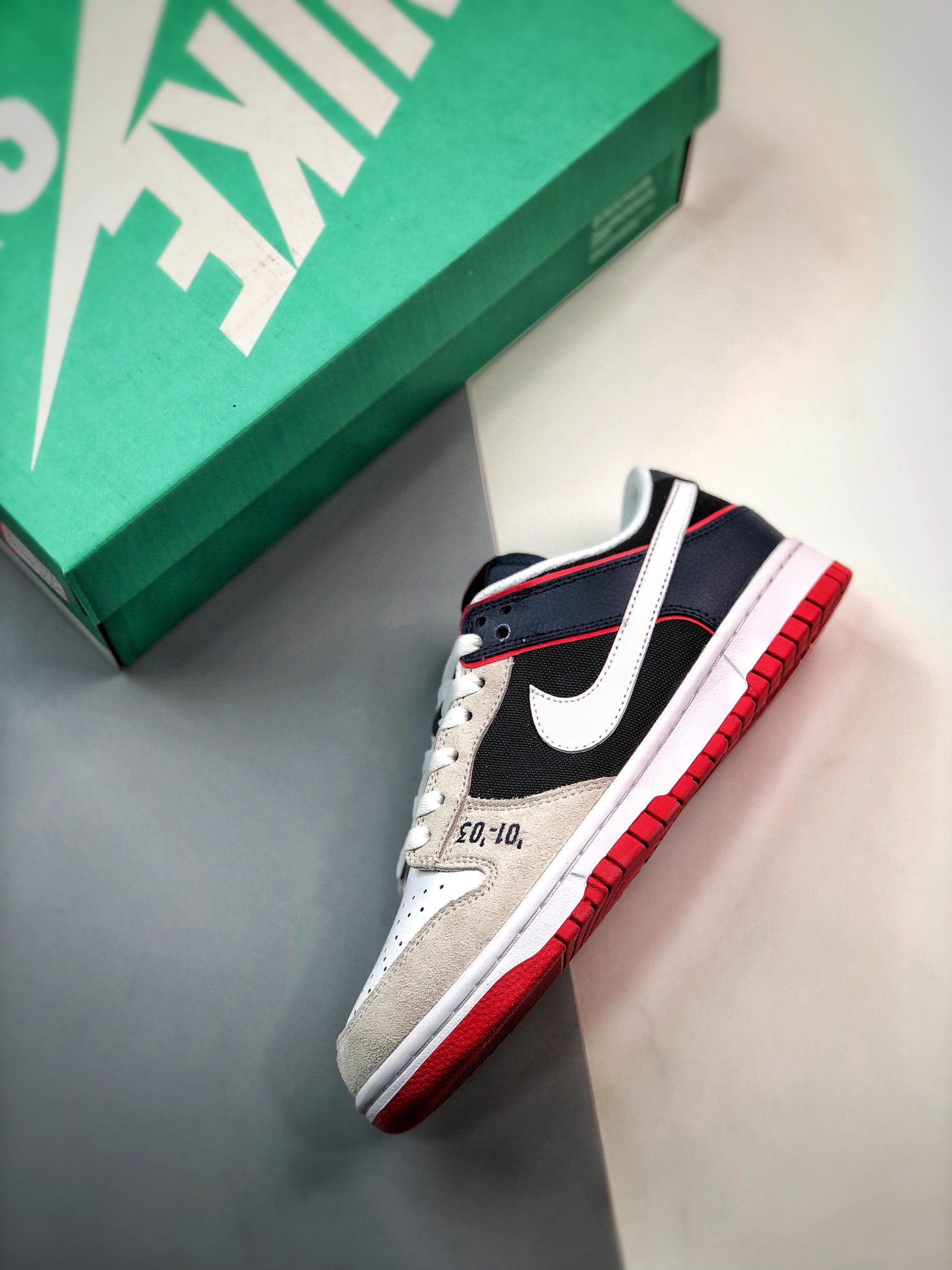 Nike SB Dunk low purple pigeon