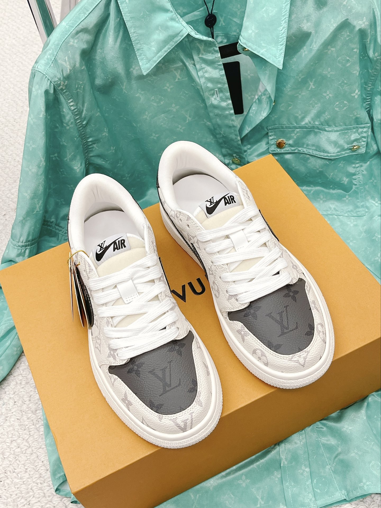 Men Women L*ouis V*uitton x NIKE Sneakers Maikesneakers