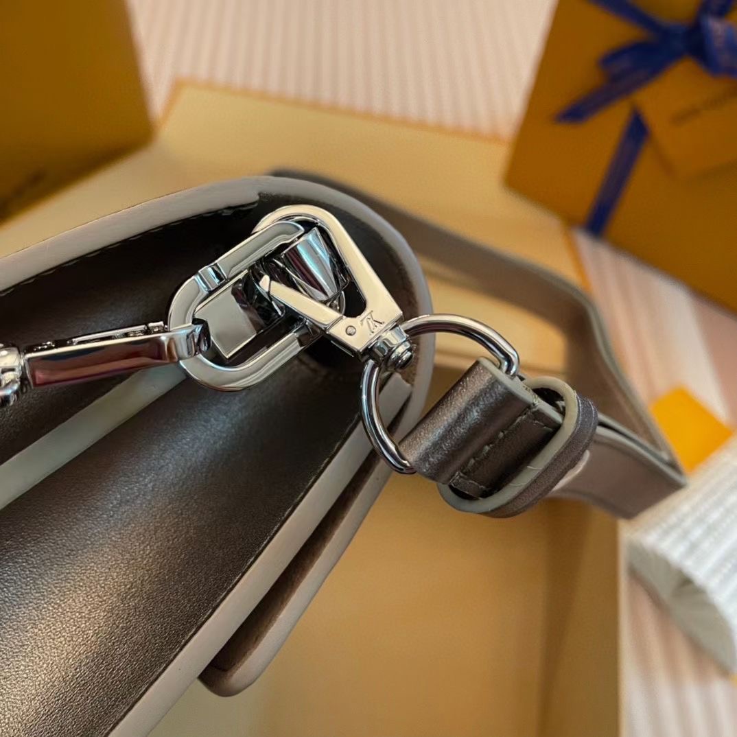 L*ouis V*uitton M21740 Top Bag