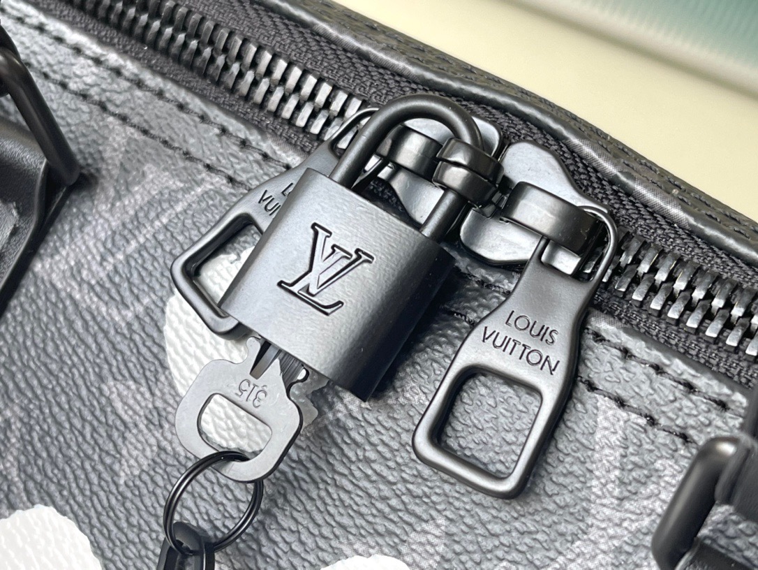 L*ouis V*uitton Top Bag