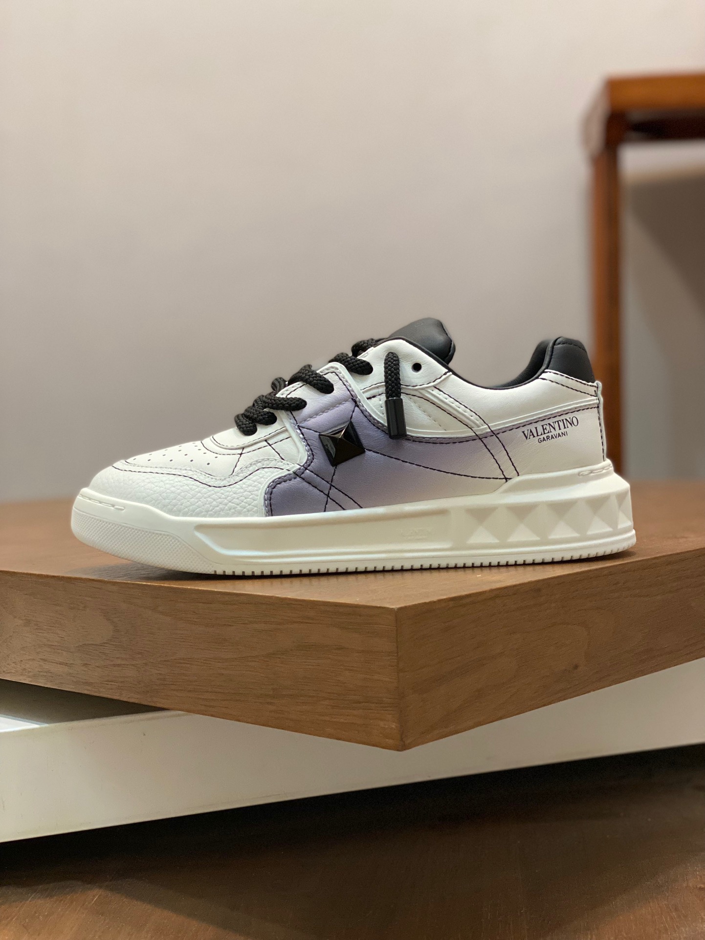 Men Women 𝑉*𝐴𝐿𝐸𝑁𝑇𝐼𝑁𝑂 Top Sneaker