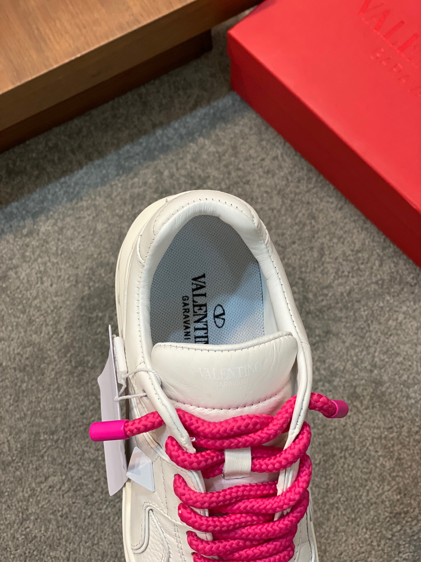 Men Women 𝑉*𝐴𝐿𝐸𝑁𝑇𝐼𝑁𝑂 Top Sneaker
