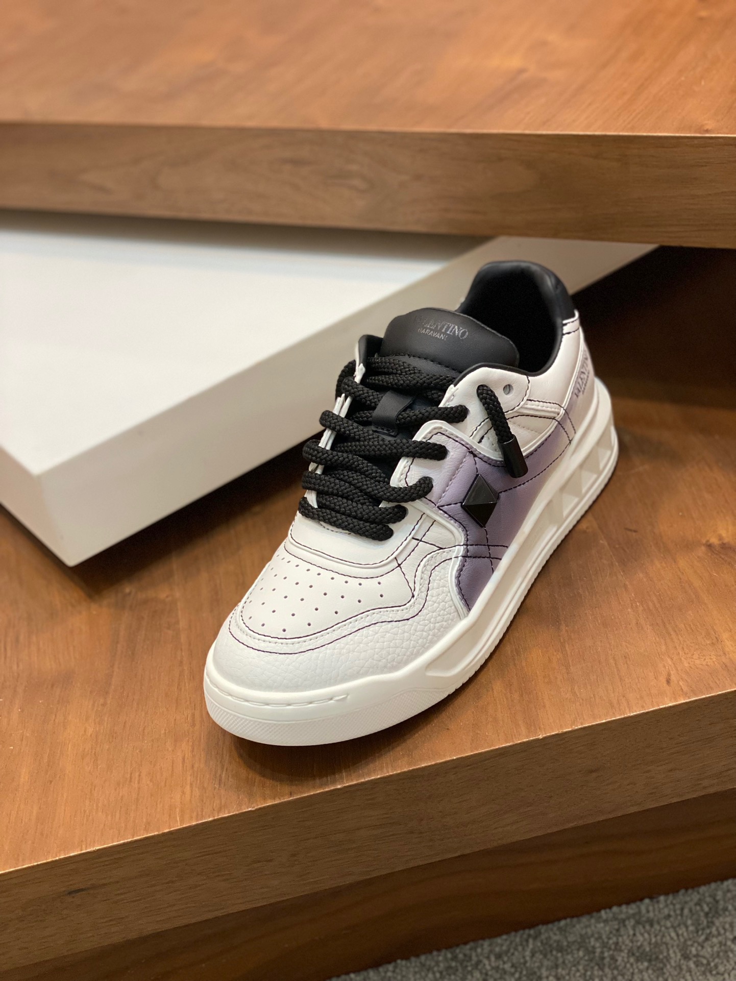 Men Women 𝑉*𝐴𝐿𝐸𝑁𝑇𝐼𝑁𝑂 Top Sneaker