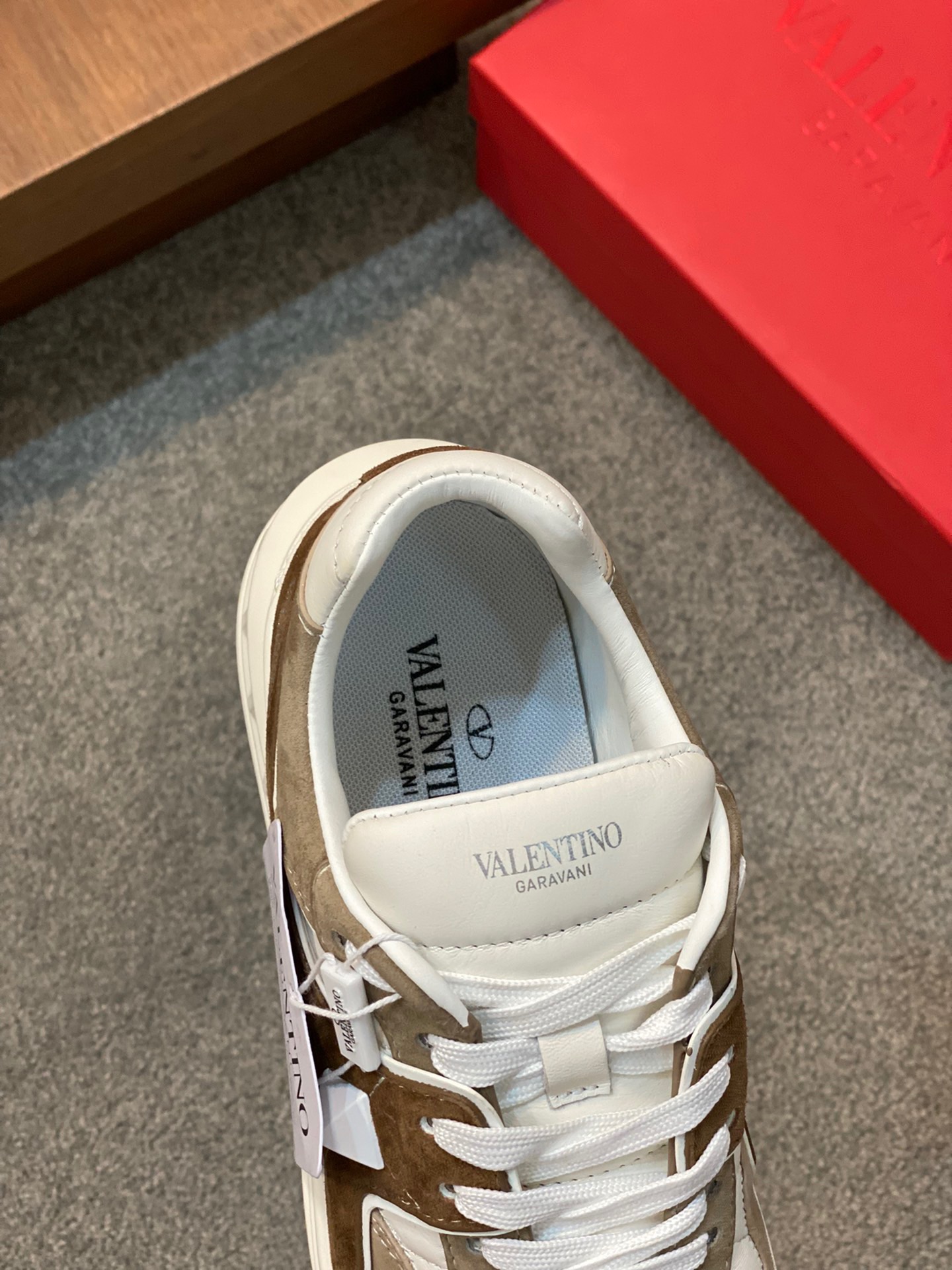 Men Women 𝑉*𝐴𝐿𝐸𝑁𝑇𝐼𝑁𝑂 Top Sneaker