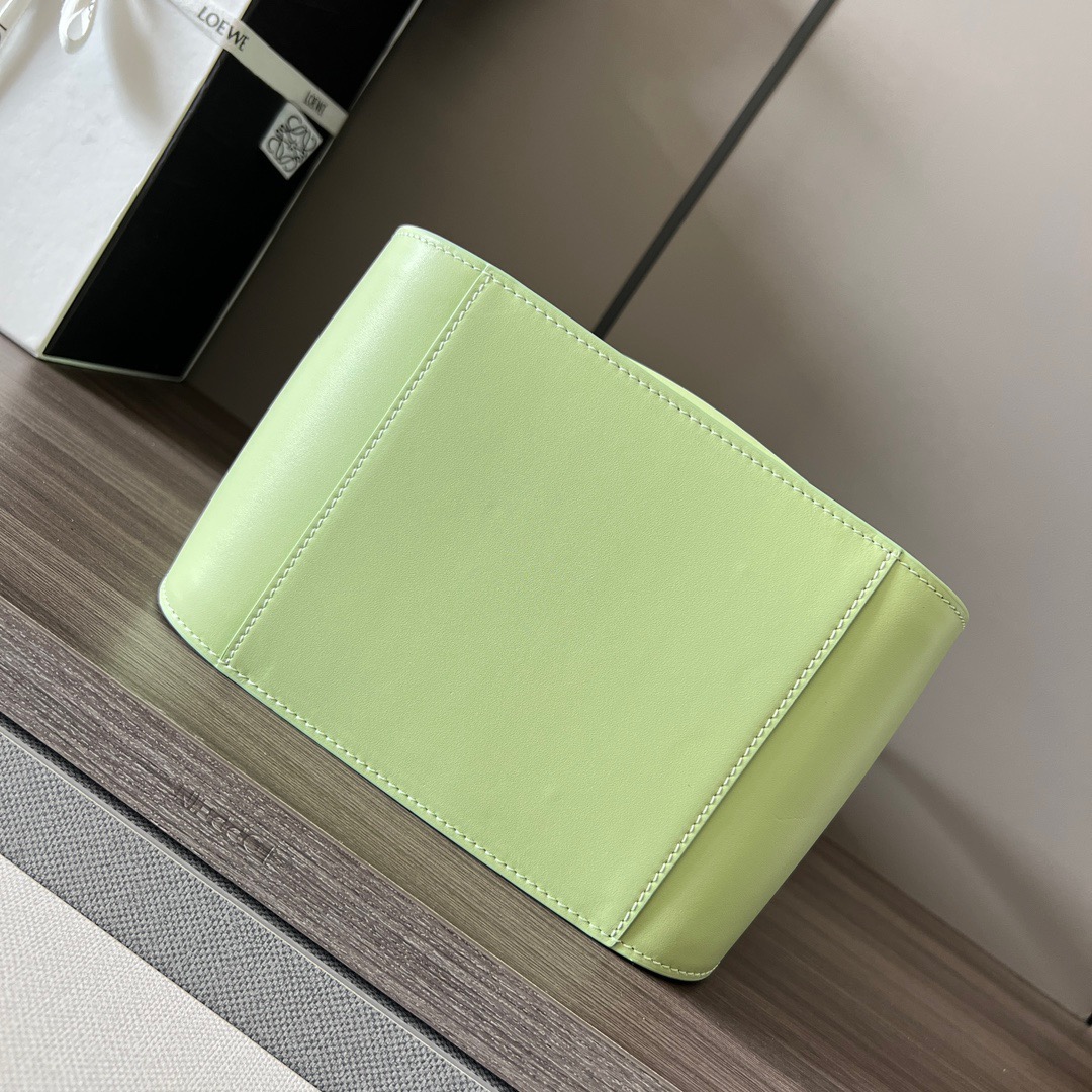 L*oewe Bag 652235 Top Quality