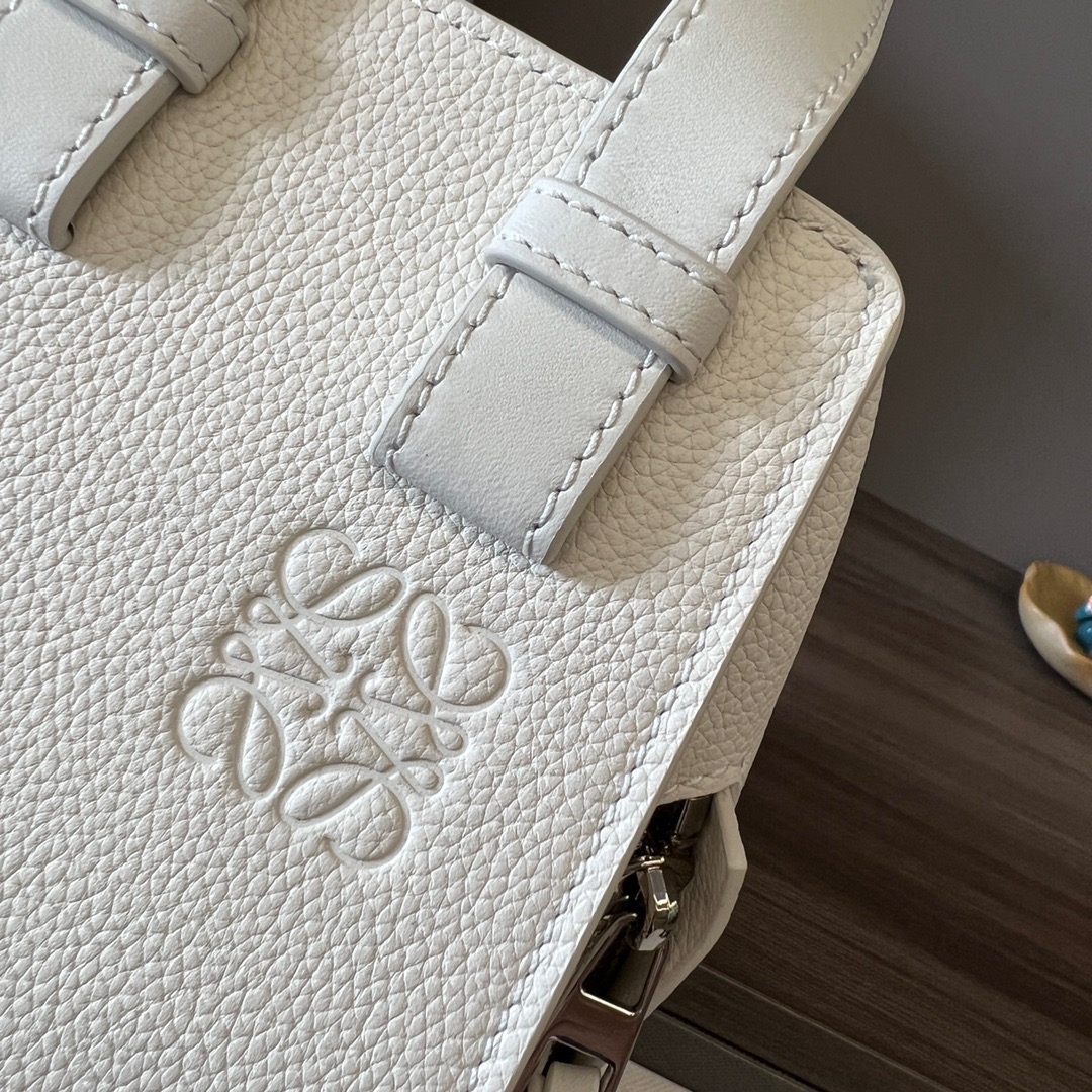 L*oewe Bag 652235 Top Quality