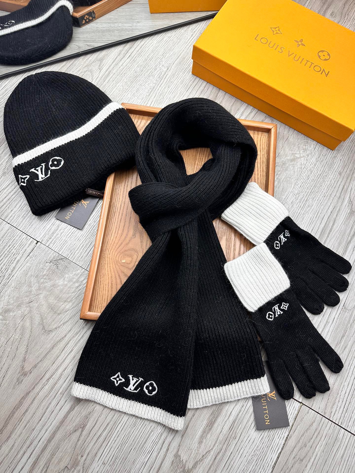 Women Men Hat+Gloves+The scarf L*V
