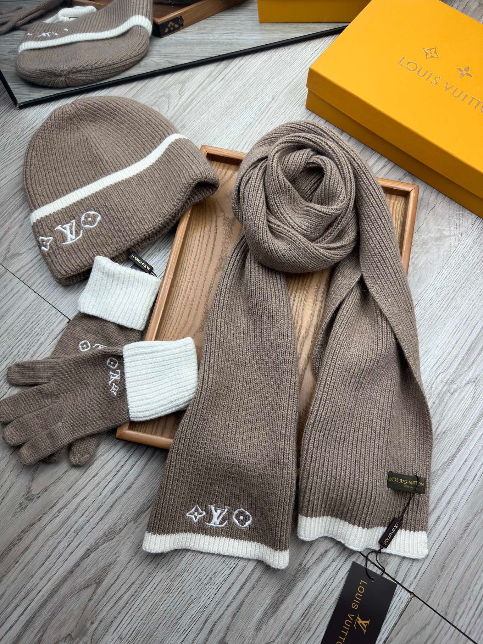 Women Men Hat+Gloves+The scarf L*V