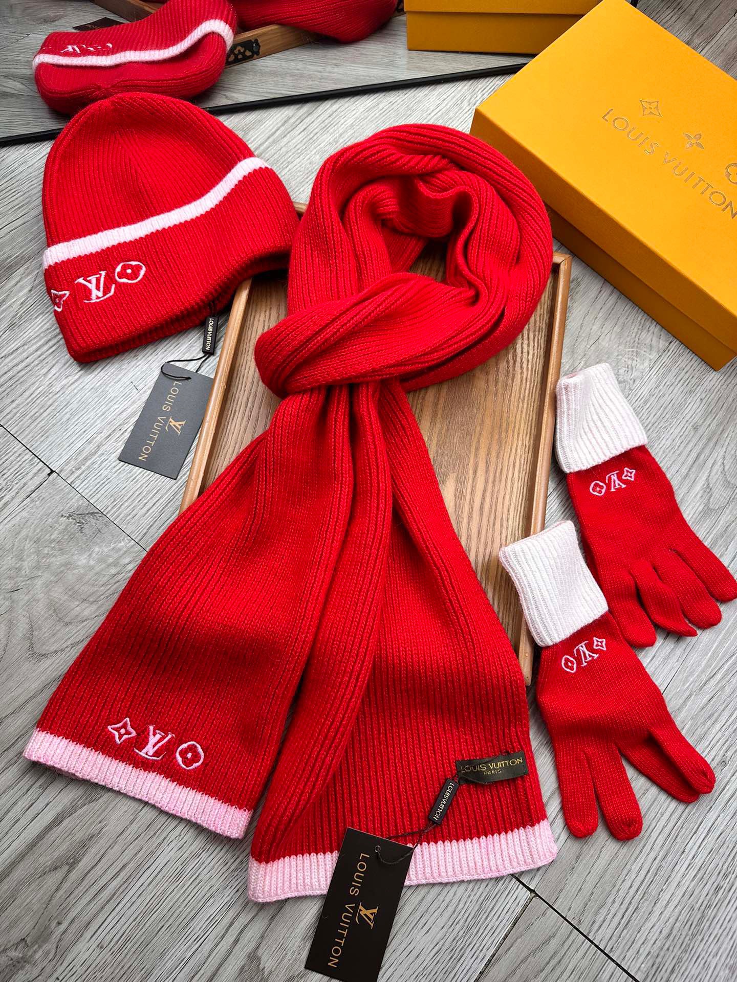 Women Men Hat+Gloves+The scarf L*V