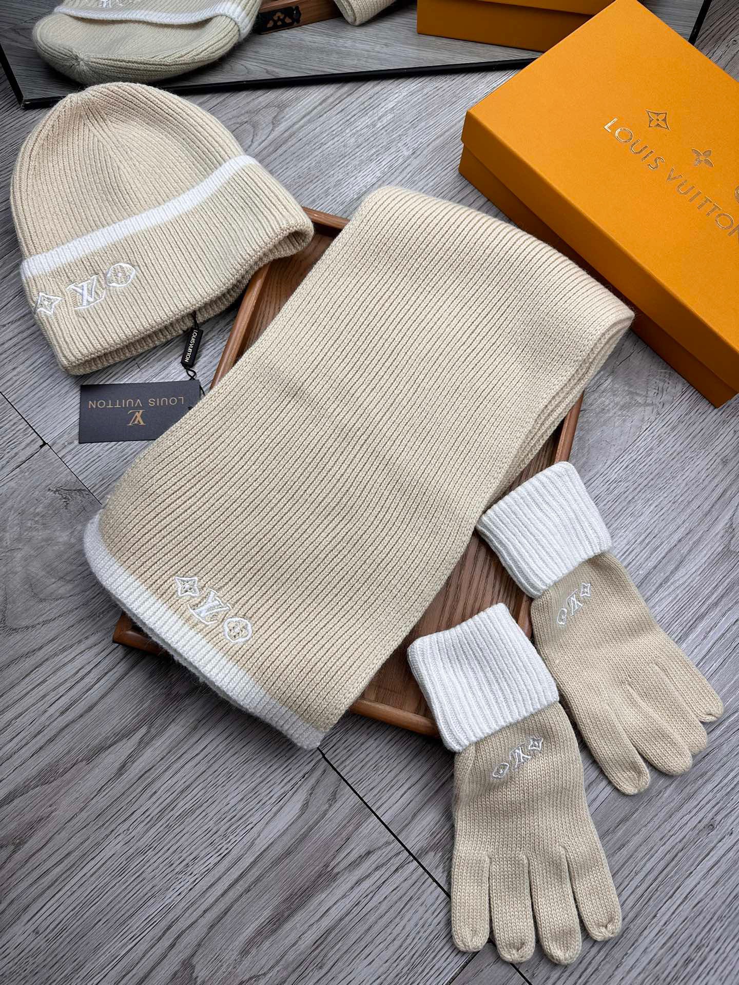 Women Men Hat+Gloves+The scarf L*V