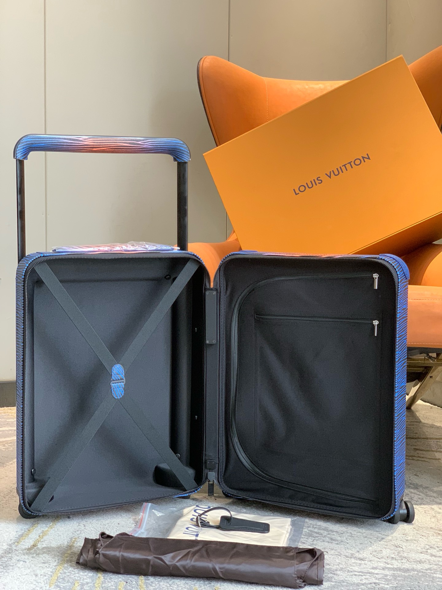 L*ouis V*uitton Luggage