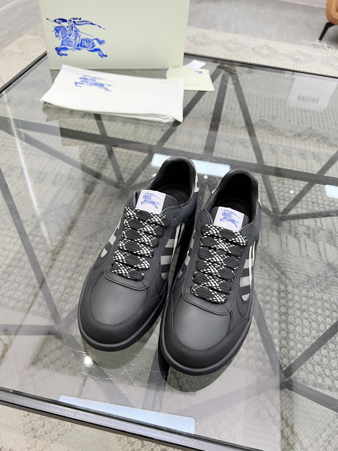 Men B*rberry Sneaker ()