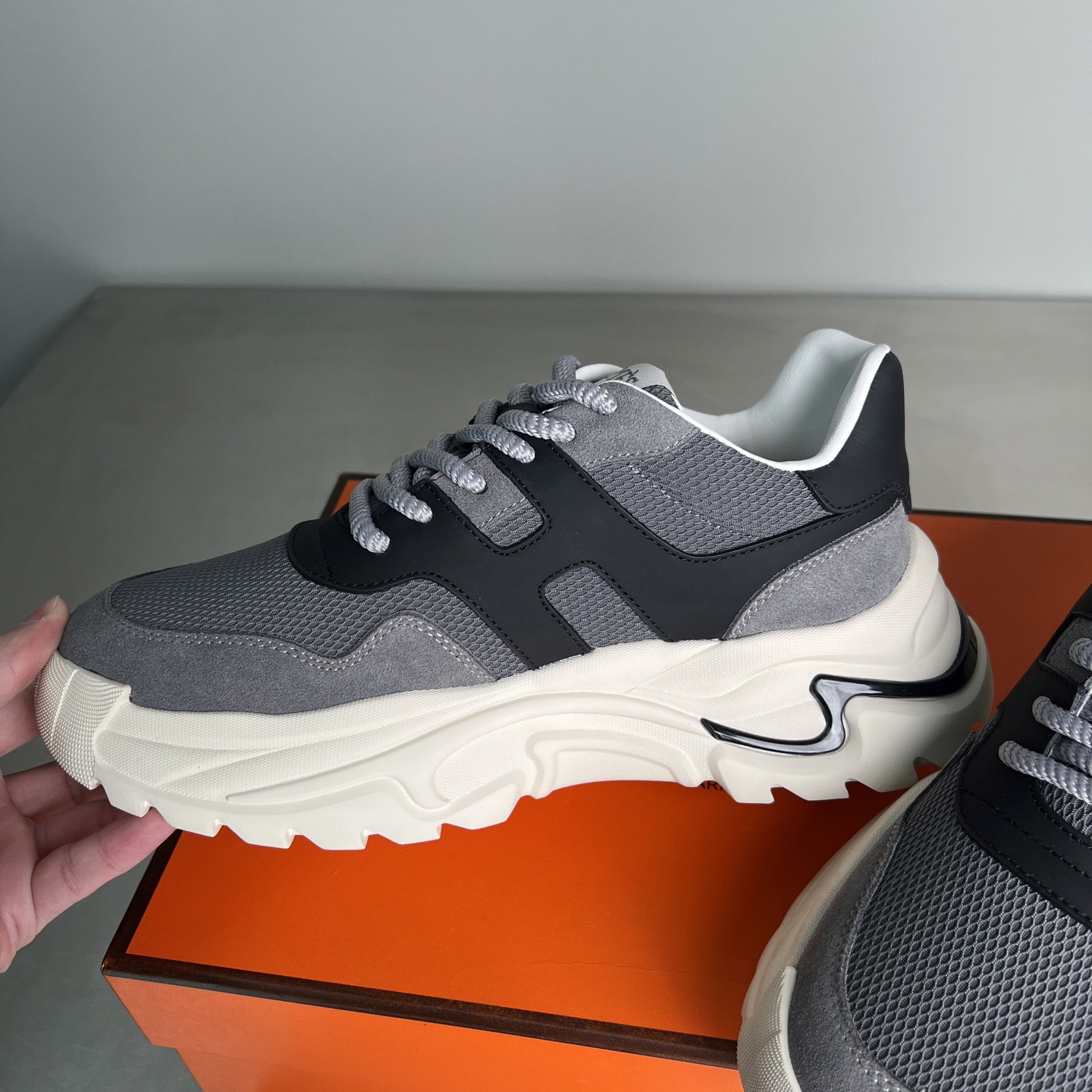 Men H*ermes Top Sneaker