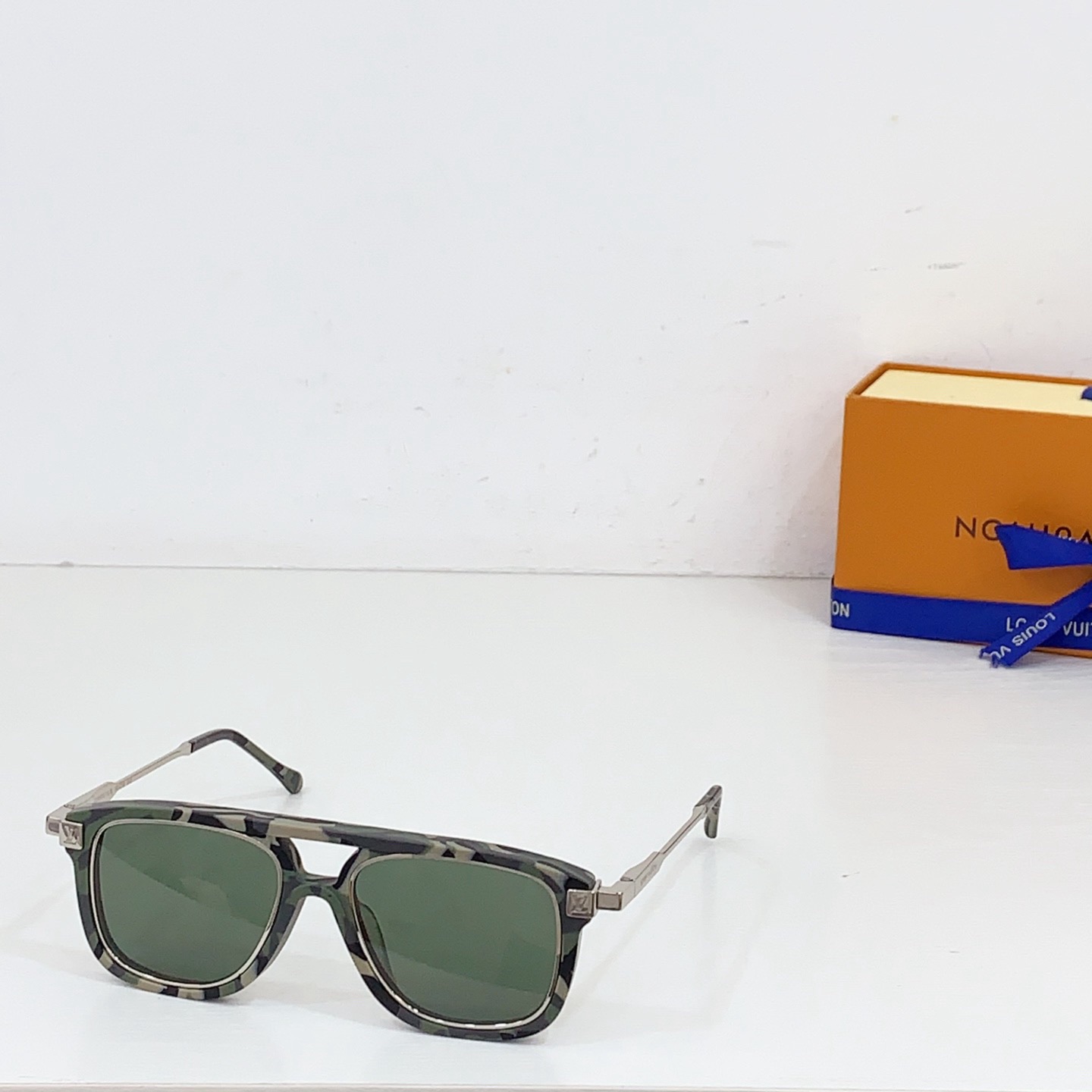 L*ouis V*uitton Glasses