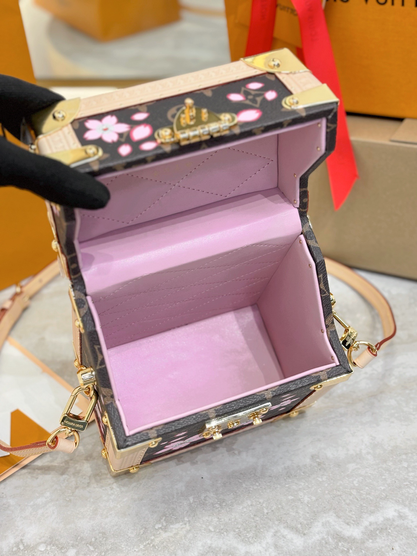 L*ouis V*uitton Top Bag