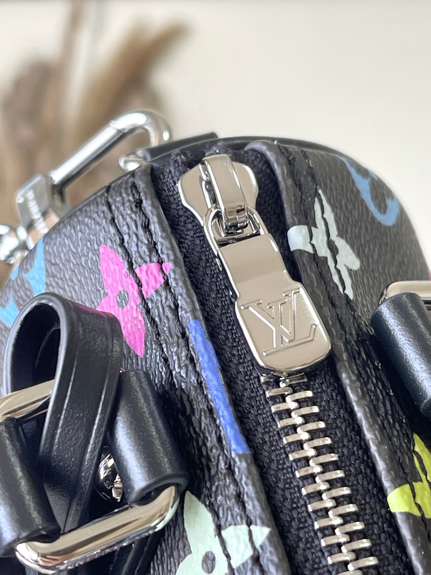 L*ouis V*uitton Top Bag