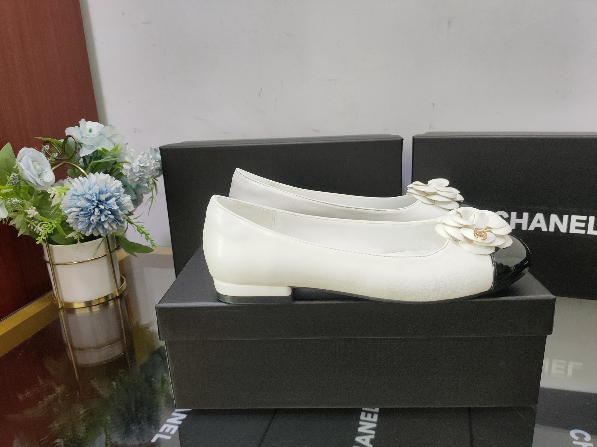 Women Top Quality C*hanel shoes