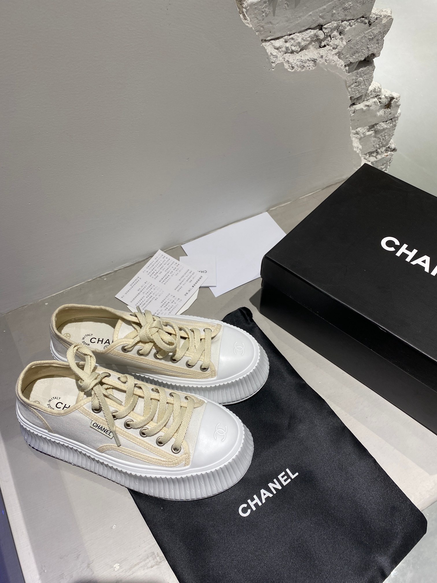 Women Top Quality C*hanel shoes