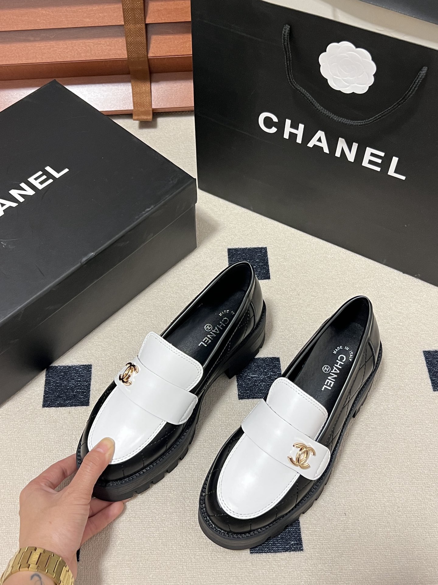 Women Top Quality C*hanel shoes