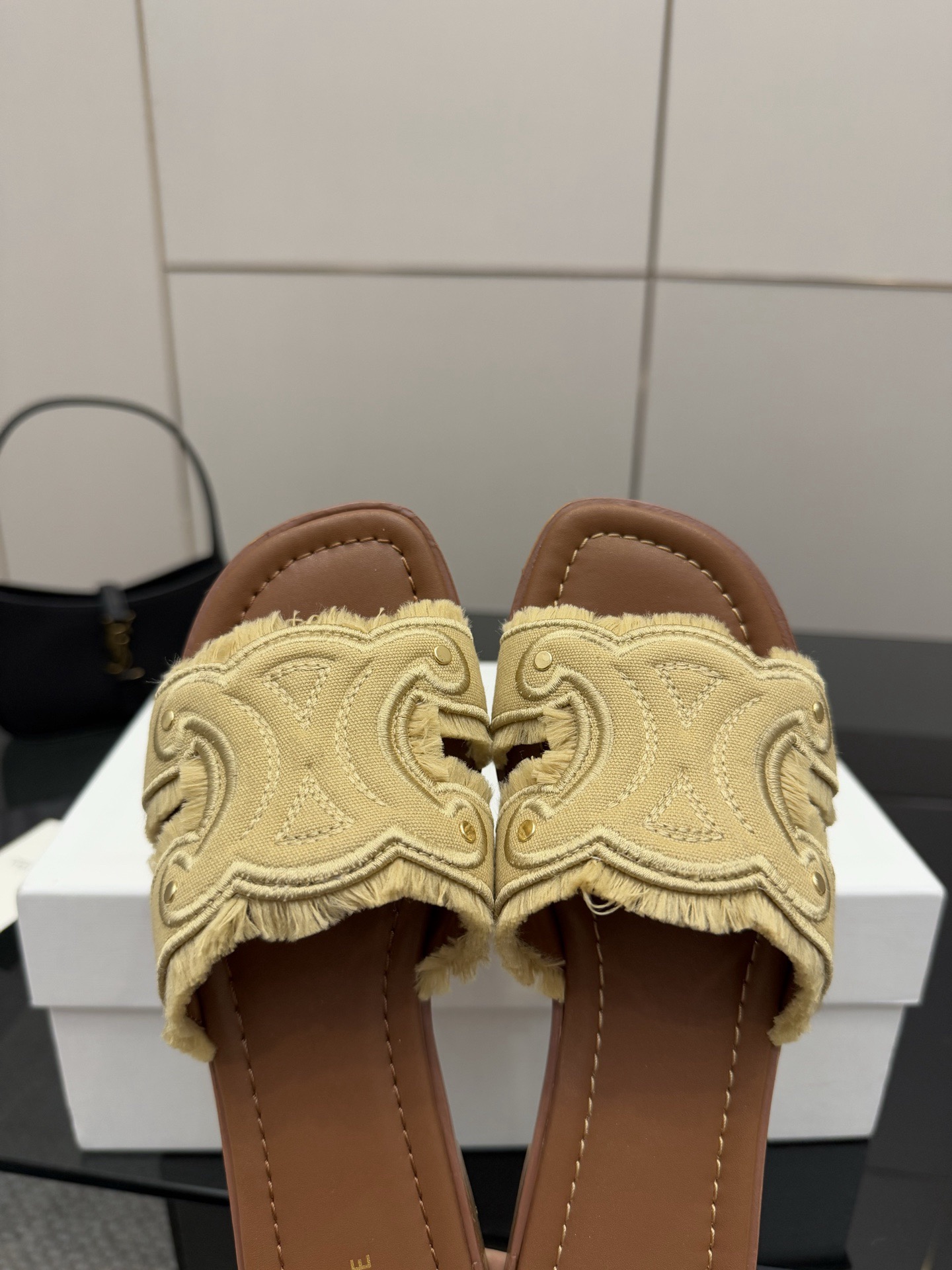 Women Top Quality C*eline shoes