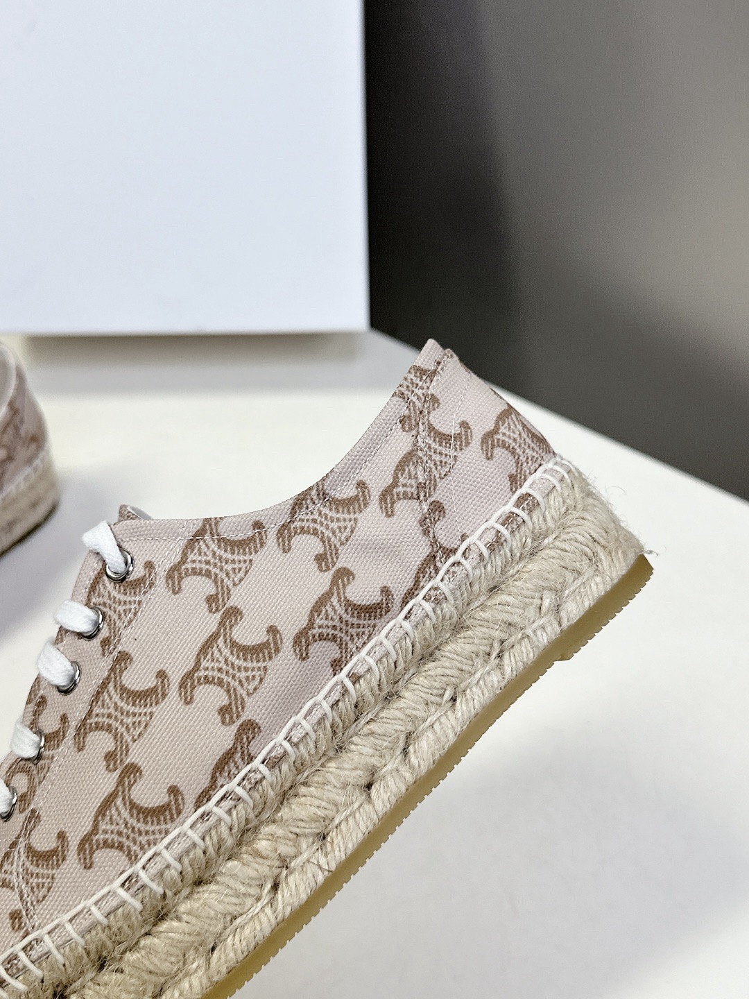 Women Top Quality C*eline shoes