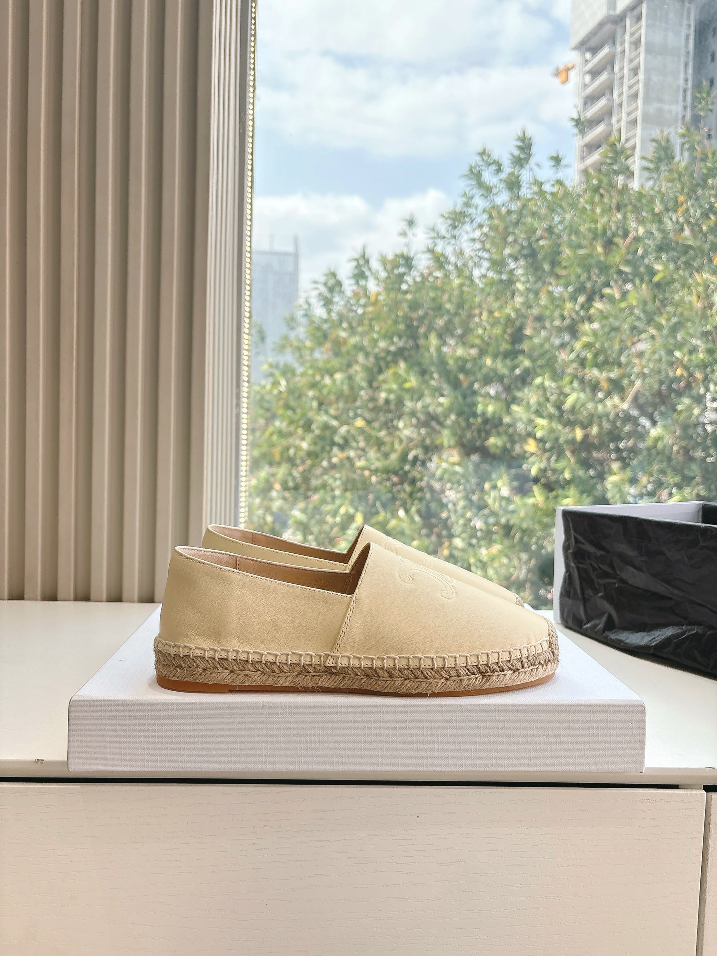 Women Top Quality C*eline shoes